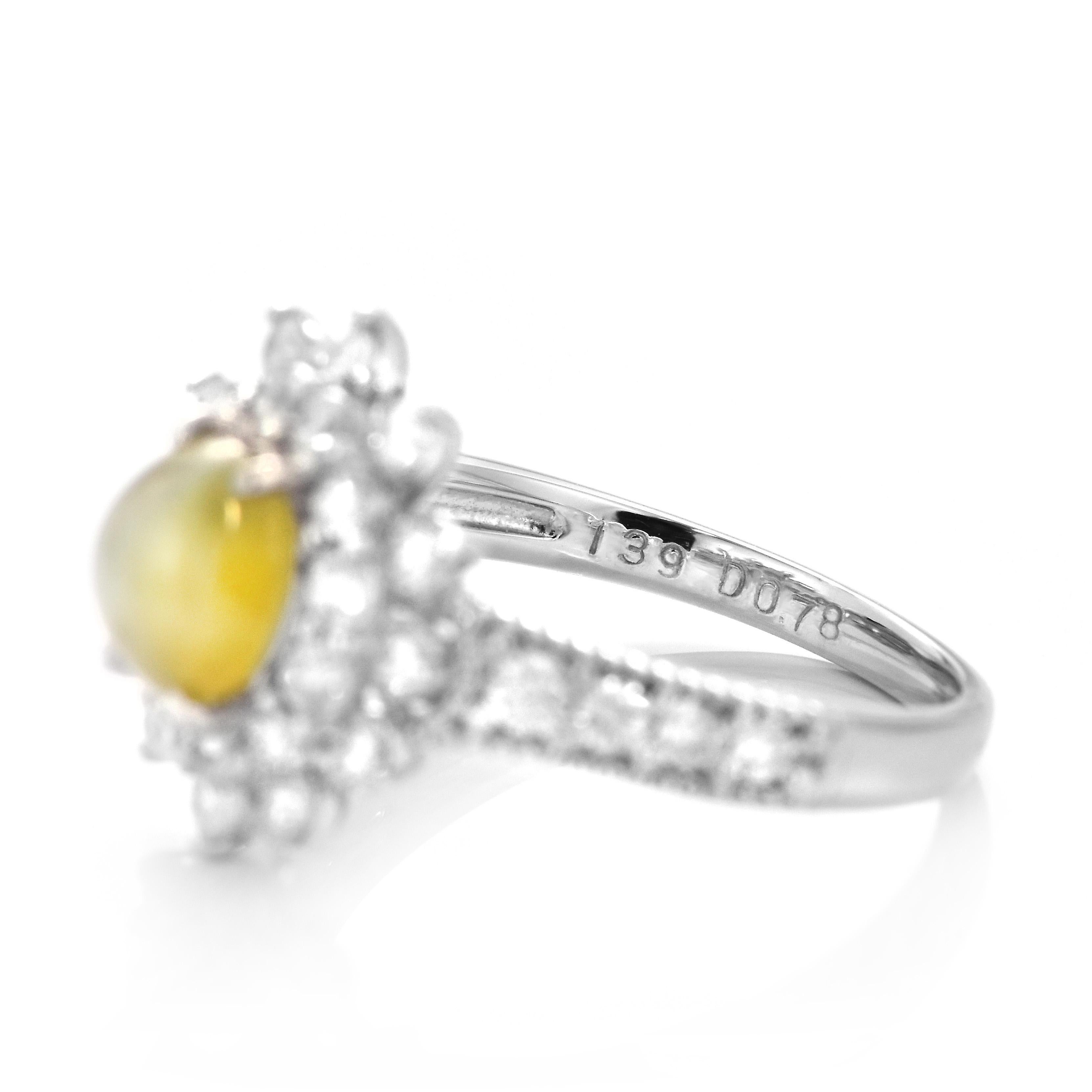 1.39 Carat 'Honey-Color' Cat's Eye Chrysoberyl and Diamond Ring Set in Platinum For Sale 4