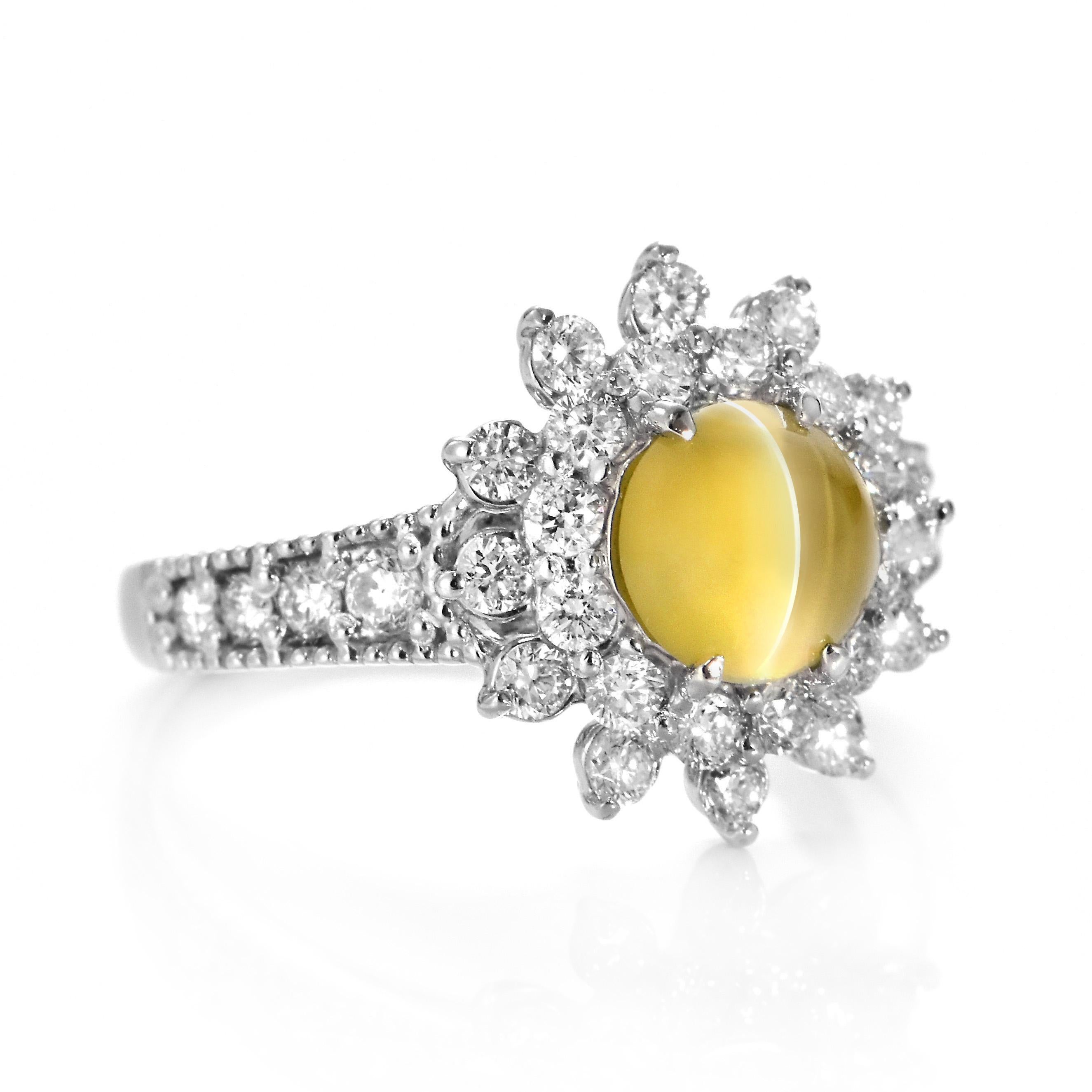 1.39 Carat 'Honey-Color' Cat's Eye Chrysoberyl and Diamond Ring Set in Platinum For Sale 2