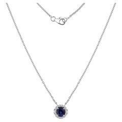 Pendentif en or blanc 18 carats avec saphir bleu naturel de 1,39 carat et halo de diamants