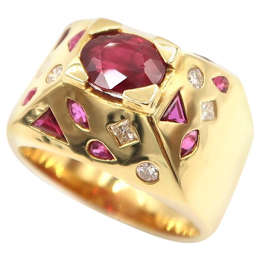 1.39 Carat Oval Ruby Pyramid Shaped Mixed Diamonds Rubies 18 Karat Gold Ring