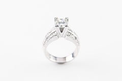 1.39 Carat Princess Cut Diamond 14 Karat White Gold Ring with AIG-Certified