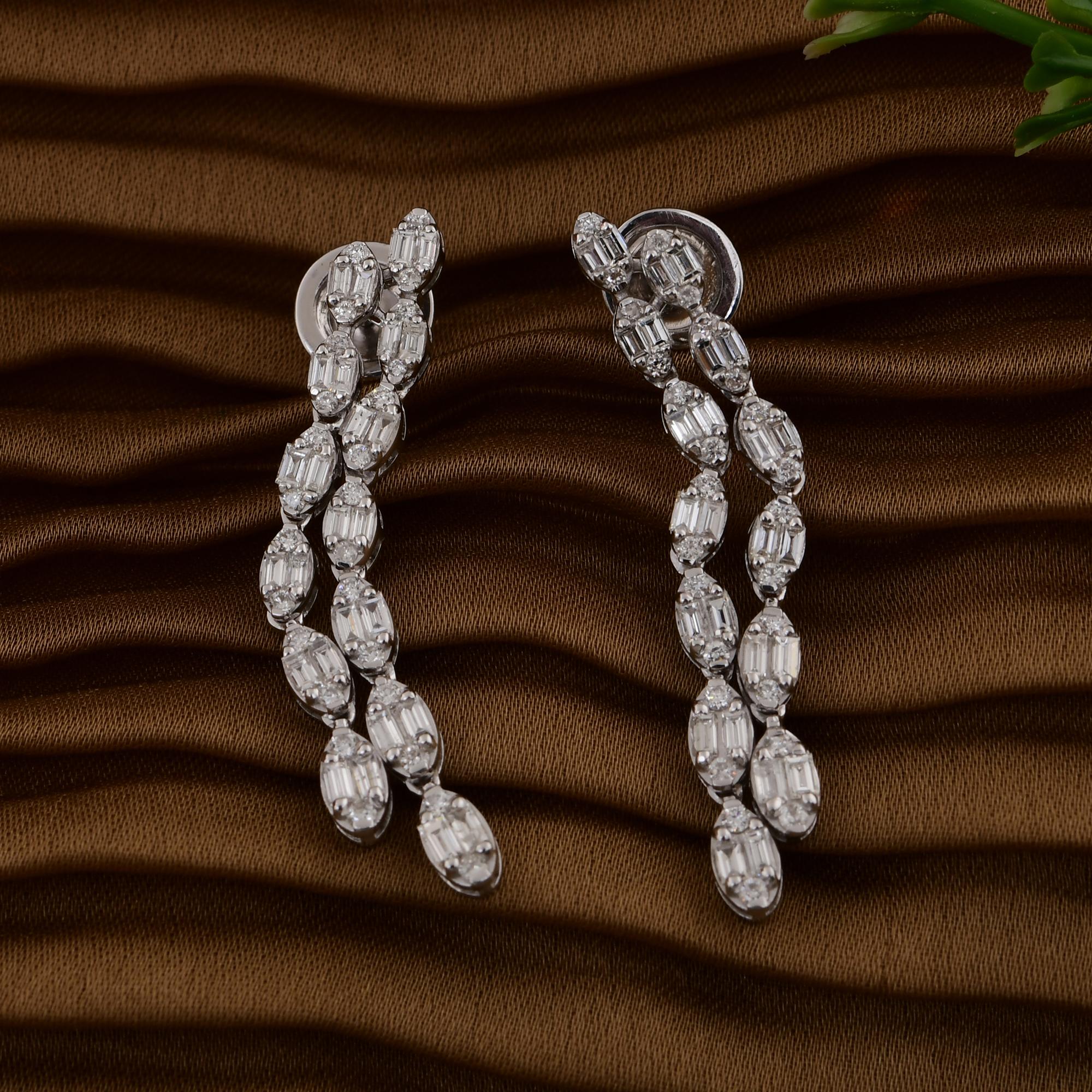 1.39 Carat SI/H Baguette Diamond Earrings 14 Karat White Gold Handmade Jewelry In New Condition For Sale In Diera, Dubai