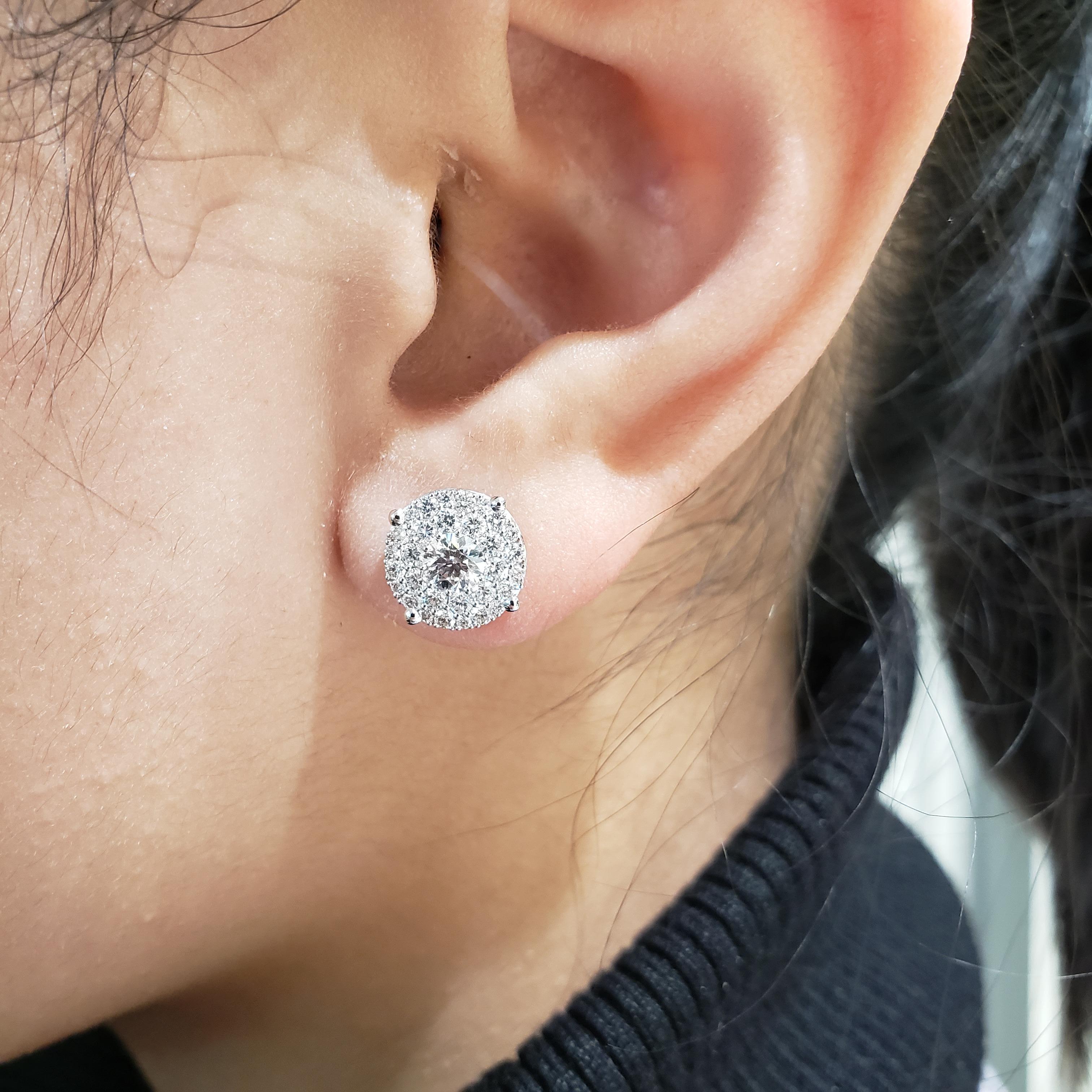 Roman Malakov, 1.39 Carat Total Diamond Cluster Stud Earrings In New Condition For Sale In New York, NY