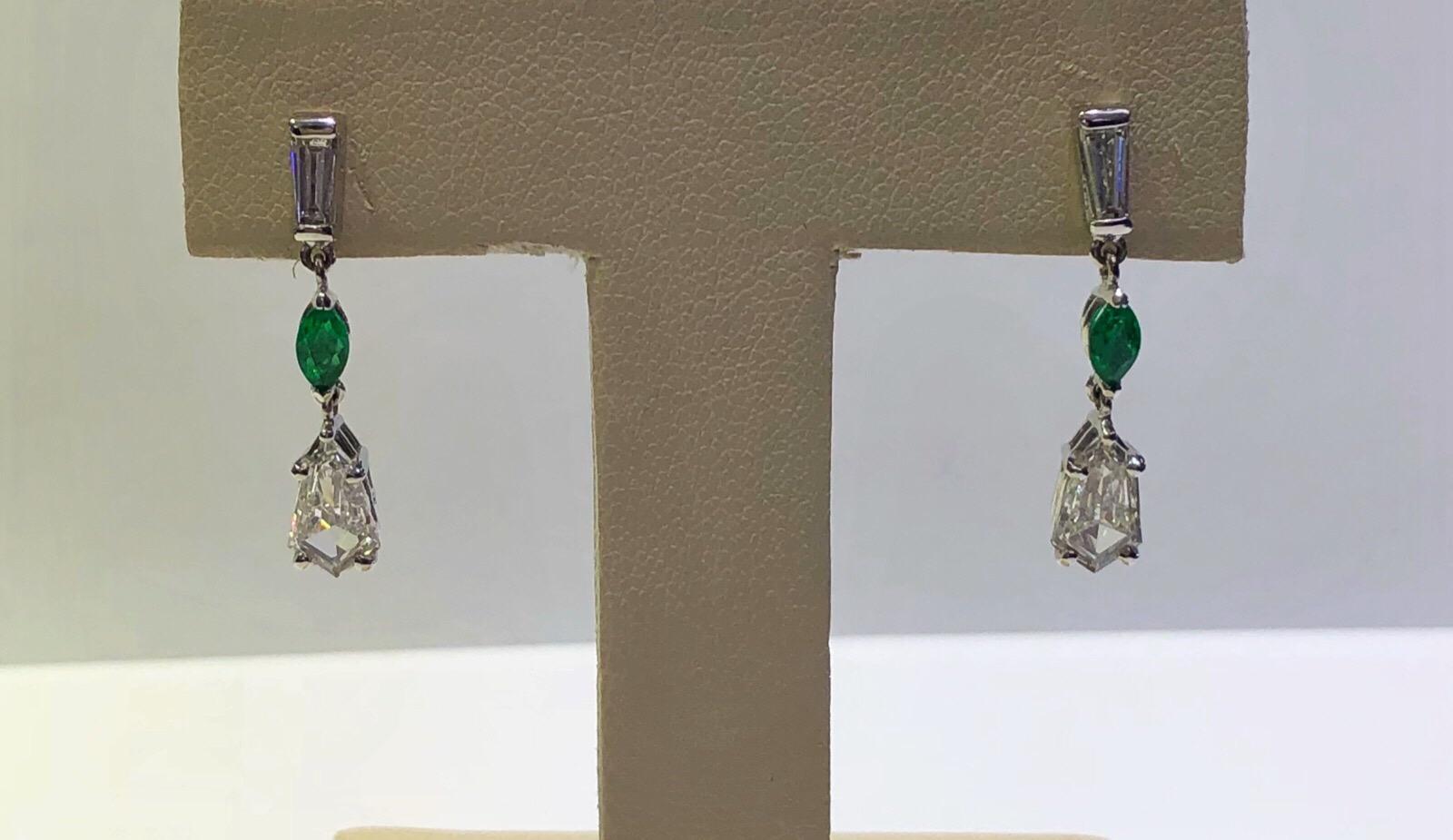 1.39 Carat Total Diamond Weight and 0.28 Carat Marquise Emerald, Dangle Earrings In New Condition In Houston, TX