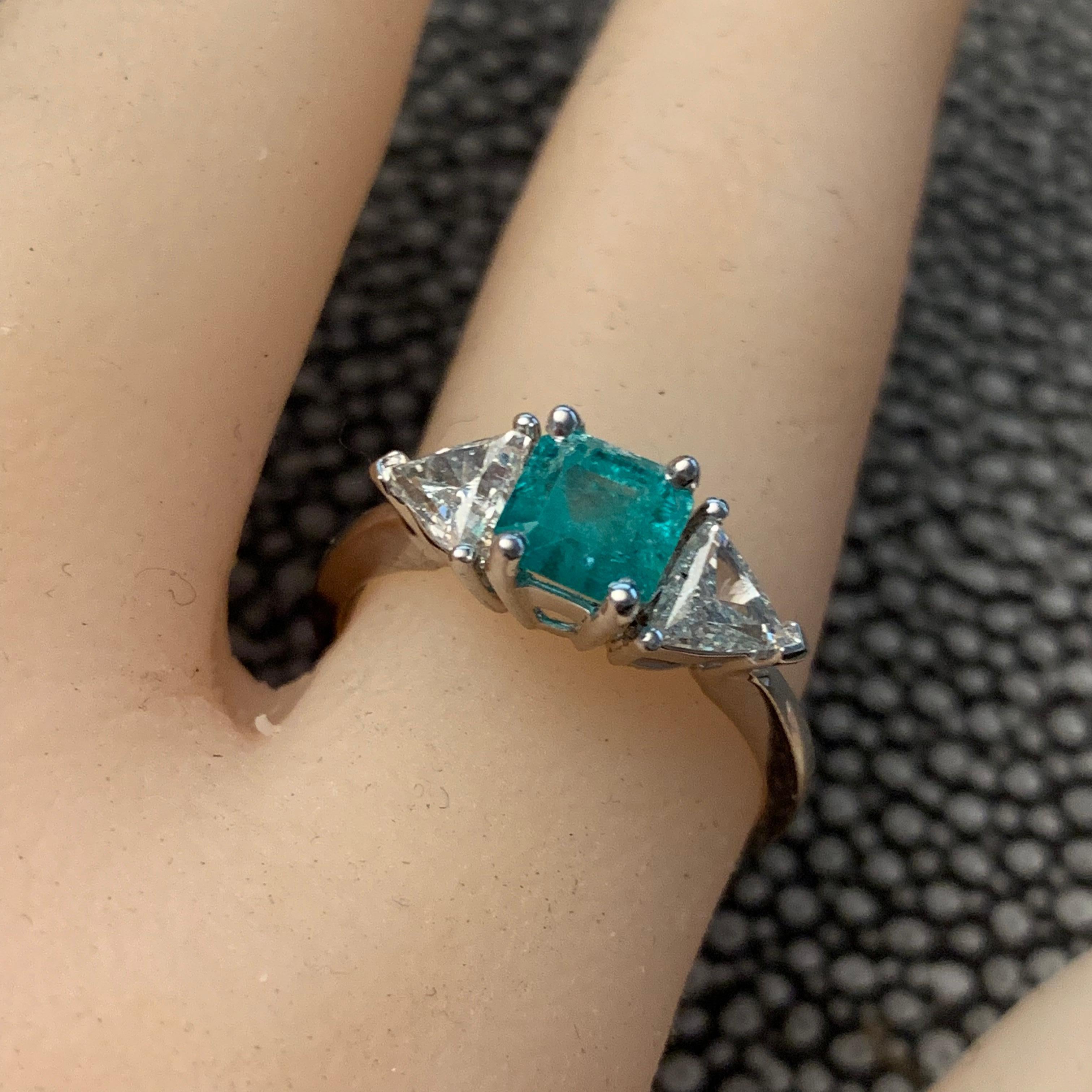 Contemporary 1.39 Carat Columbian Emerald and Diamond Ring, Ben Dannie For Sale