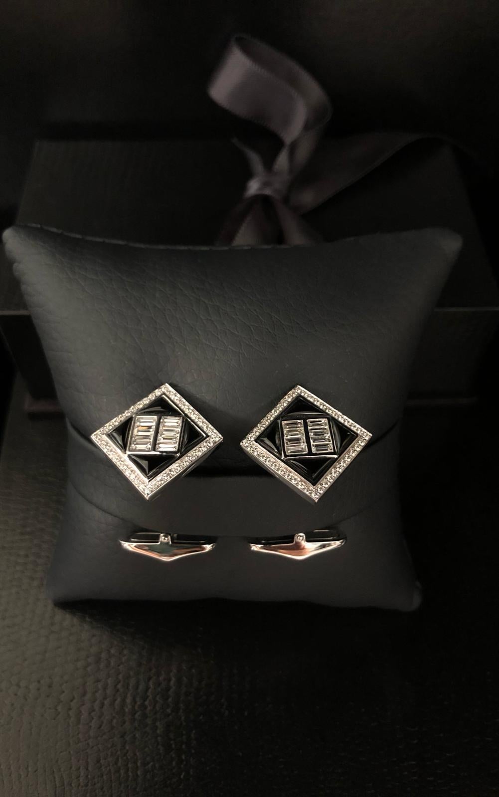 1.39 Carat Black Onyx and 1.14 Carat Diamond Baguette Cufflinks For Sale 1