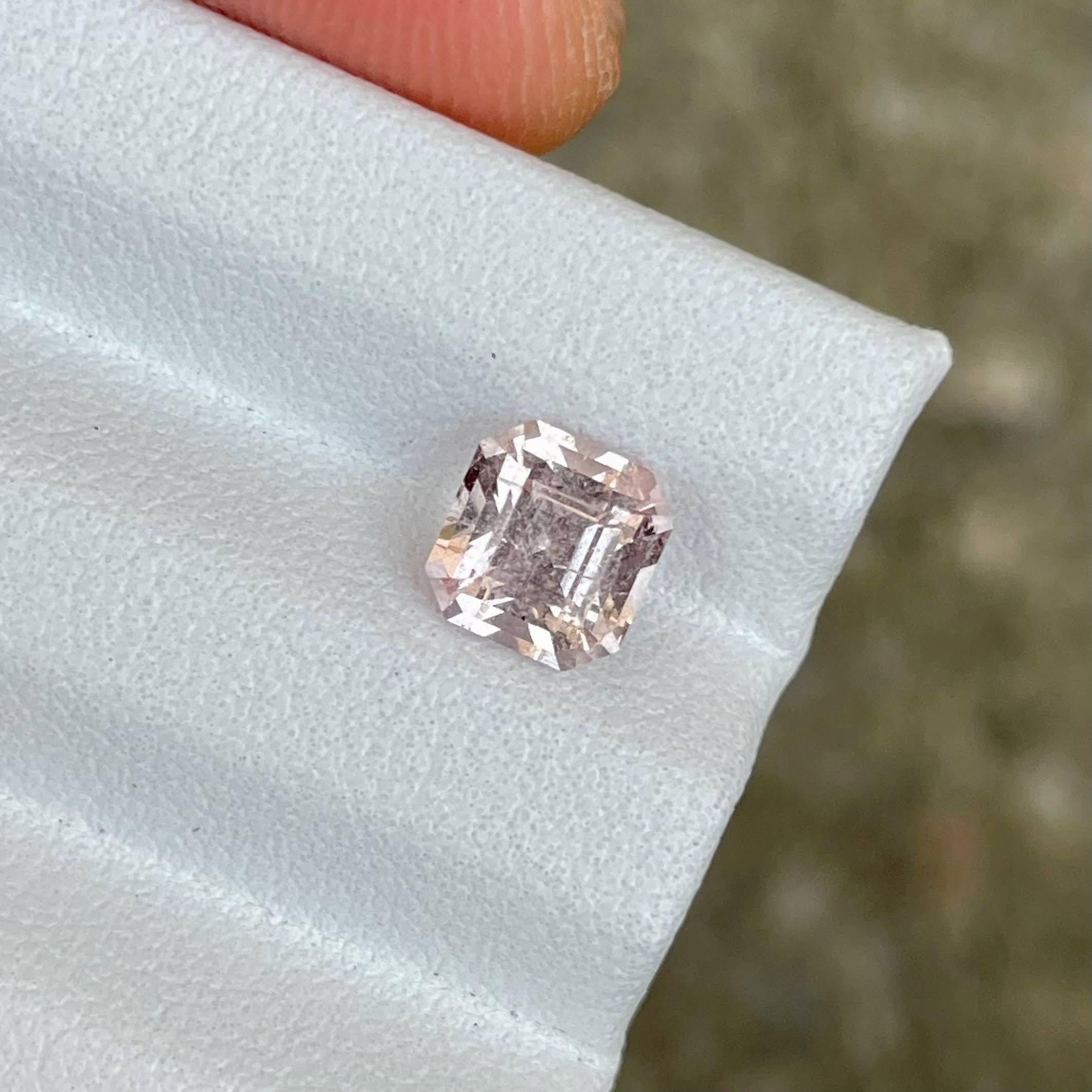 1,39 Karat Pfirsichrosa Topas Stein Asscher Schliff Natürlicher Pakistanischer Edelstein im Zustand „Neu“ im Angebot in Bangkok, TH
