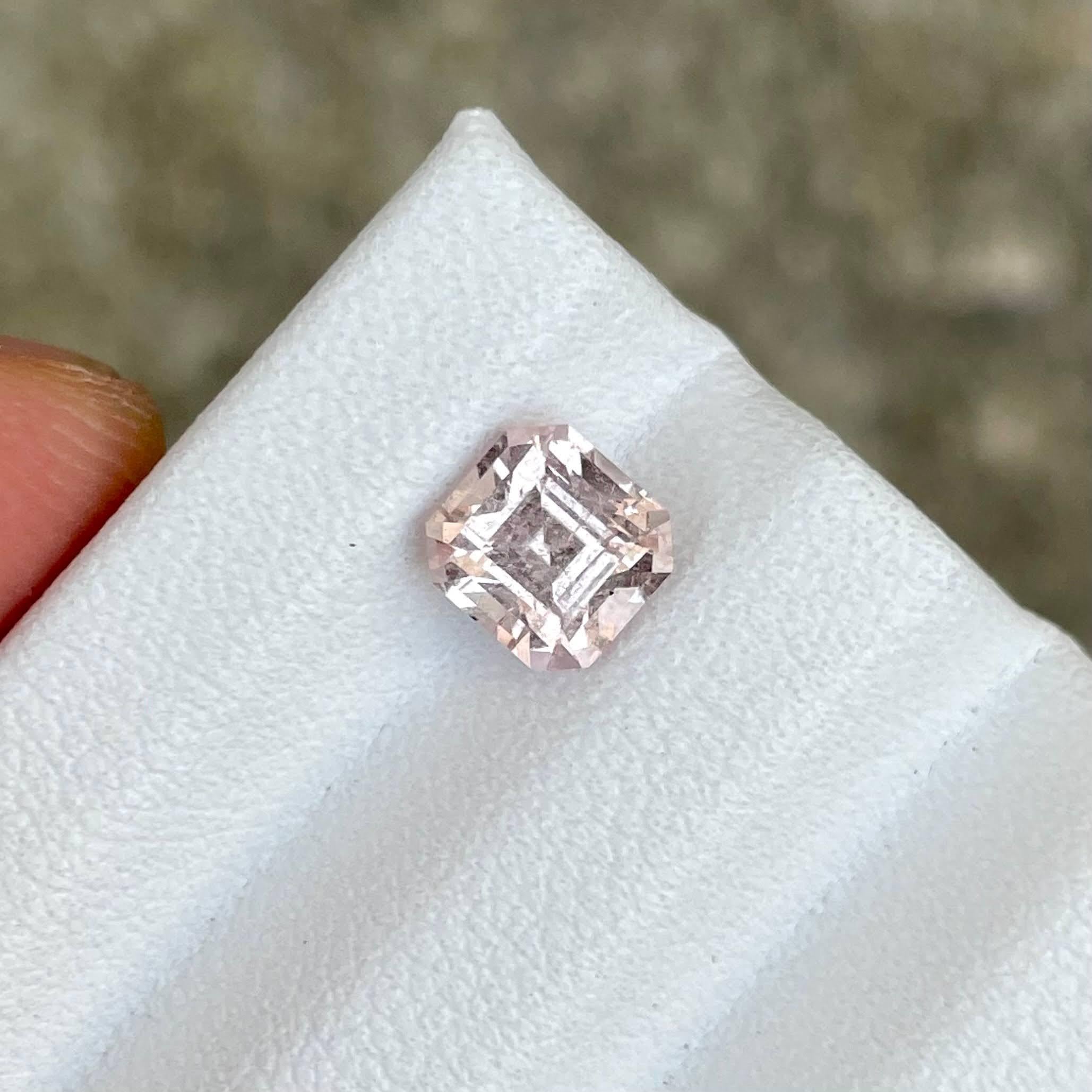 1,39 Karat Pfirsichrosa Topas Stein Asscher Schliff Natürlicher Pakistanischer Edelstein im Angebot 1