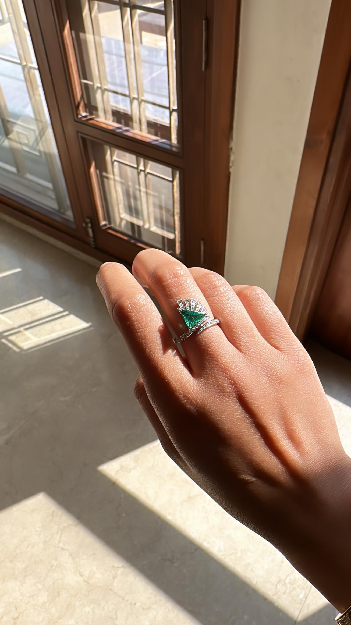 Modern 1.39ct, Trillion Shaped, Natural Zambian Emerald & Diamonds Engagement Ring For Sale