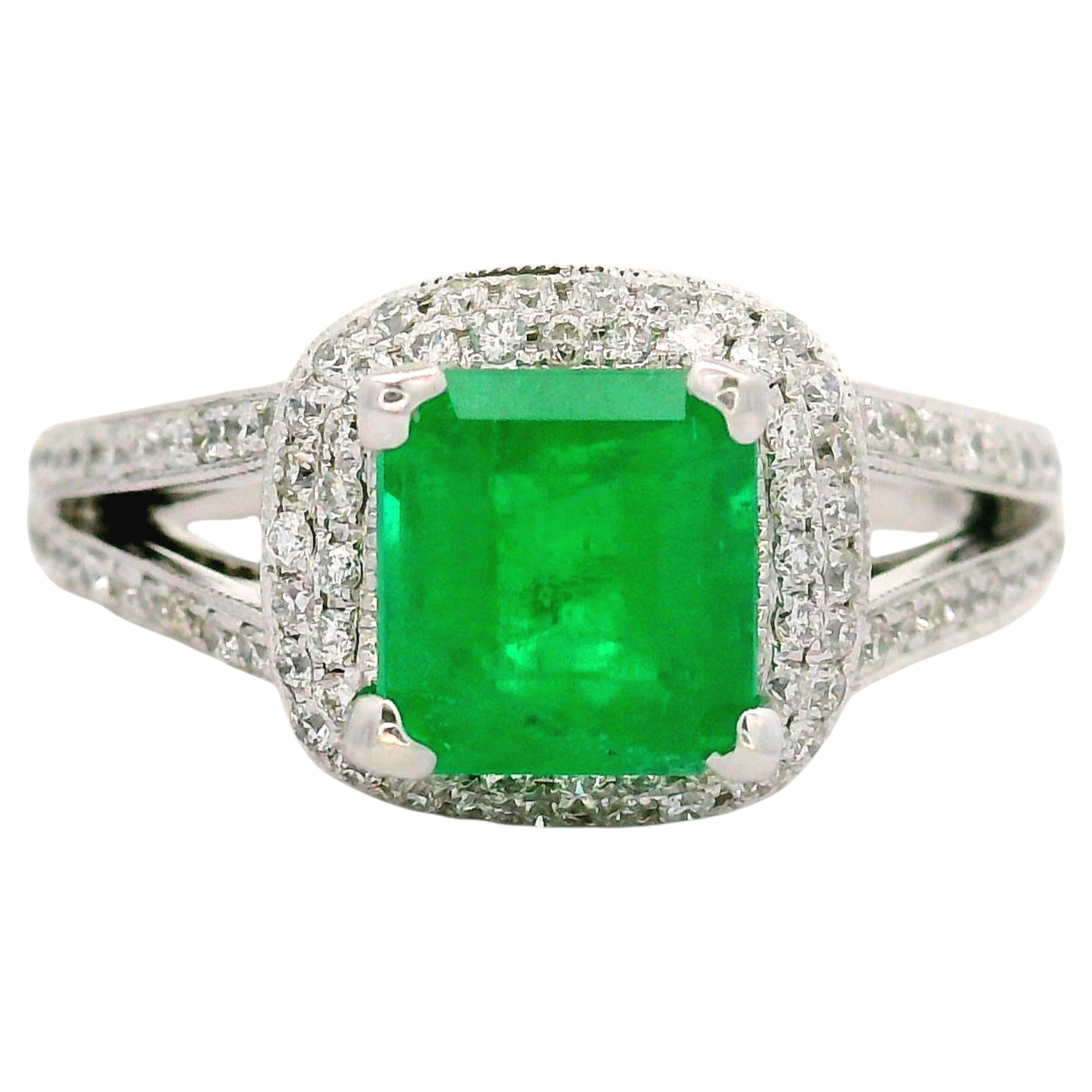 1,39-Karat-Ring aus 14-karätigem Weißgold mit kolumbianischem Smaragd und Diamanten im Doppel-Halo-Design, GIA-zertifiziert