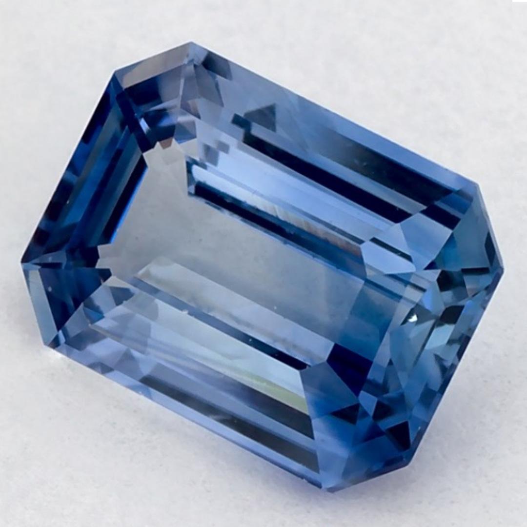 Una piedra de nacimiento de septiembre muy preciosa con un encantador color azul. Se cree que traen buena suerte y fortuna a la vida.

Explora la vibrante colección de esmeraldas, rubíes y zafiros de nuestra tienda, disponibles como gemas sueltas y