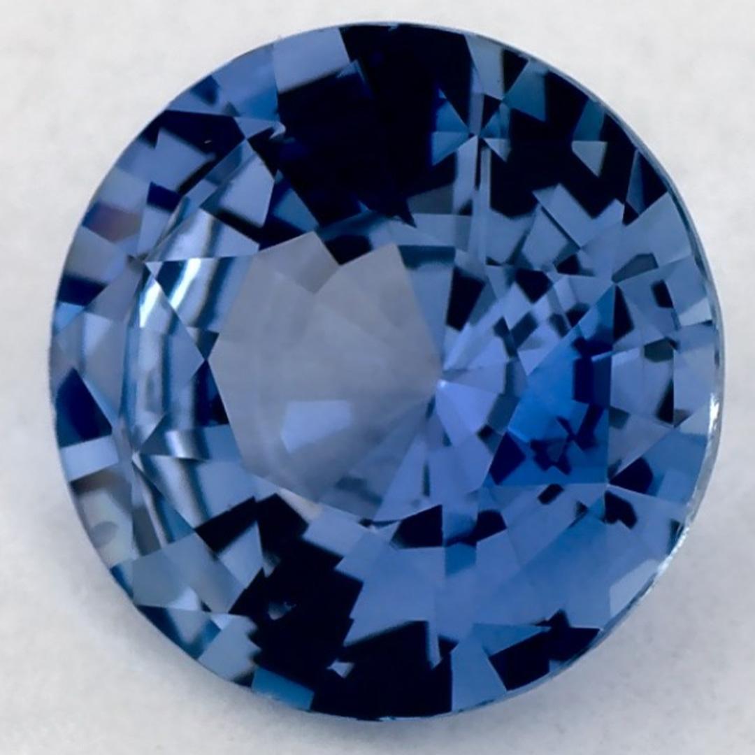 Ein sehr wertvoller September-Geburtsstein mit einer bezaubernden blauen Farbe. Man glaubt, dass sie dem Leben Glück und Reichtum bringen.

Entdecken Sie die lebendige Kollektion von Smaragden, Rubinen und Saphiren in unserem Geschäft, die als lose