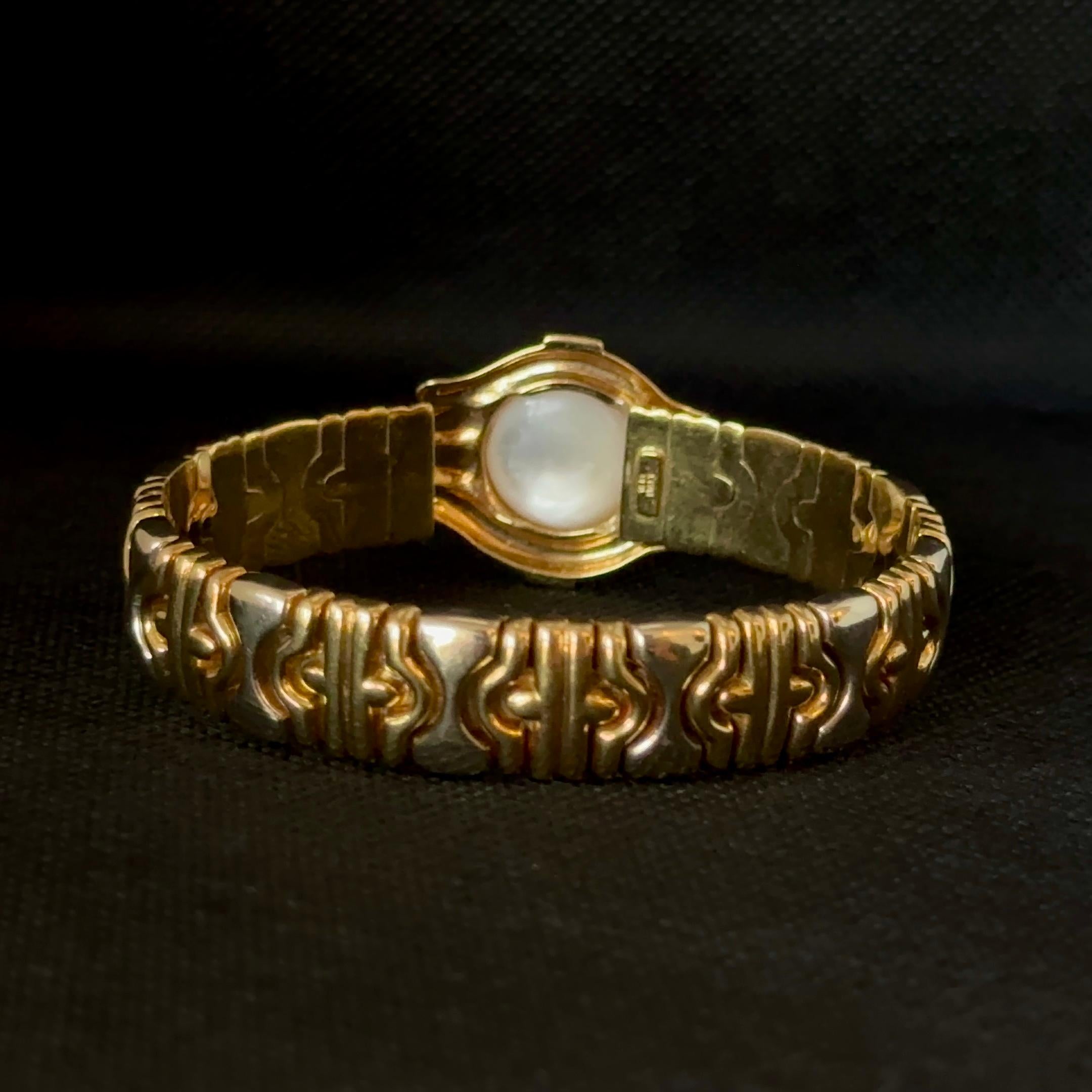 Art Deco 13.9 mm Mother of Pearl 18K Yellow Gold Bracelet For Sale