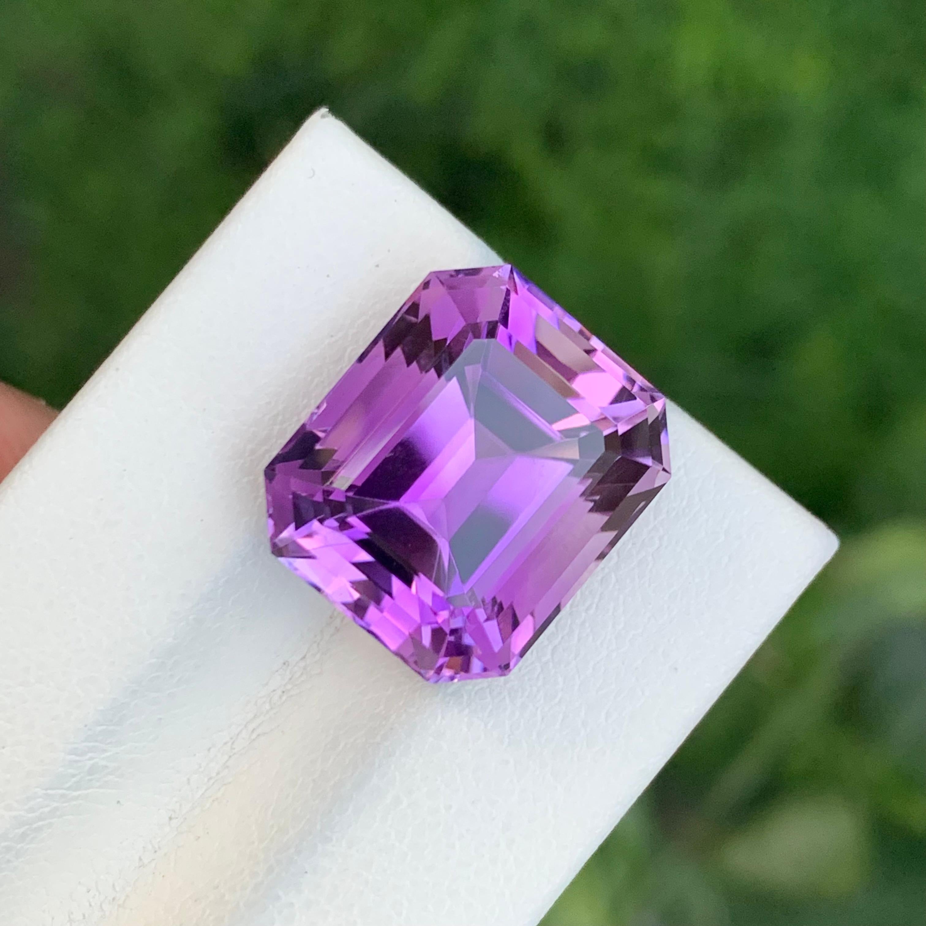 13.90 Karat natürlicher loser Amethyst Smaragd Form Edelstein im Zustand „Neu“ im Angebot in Peshawar, PK