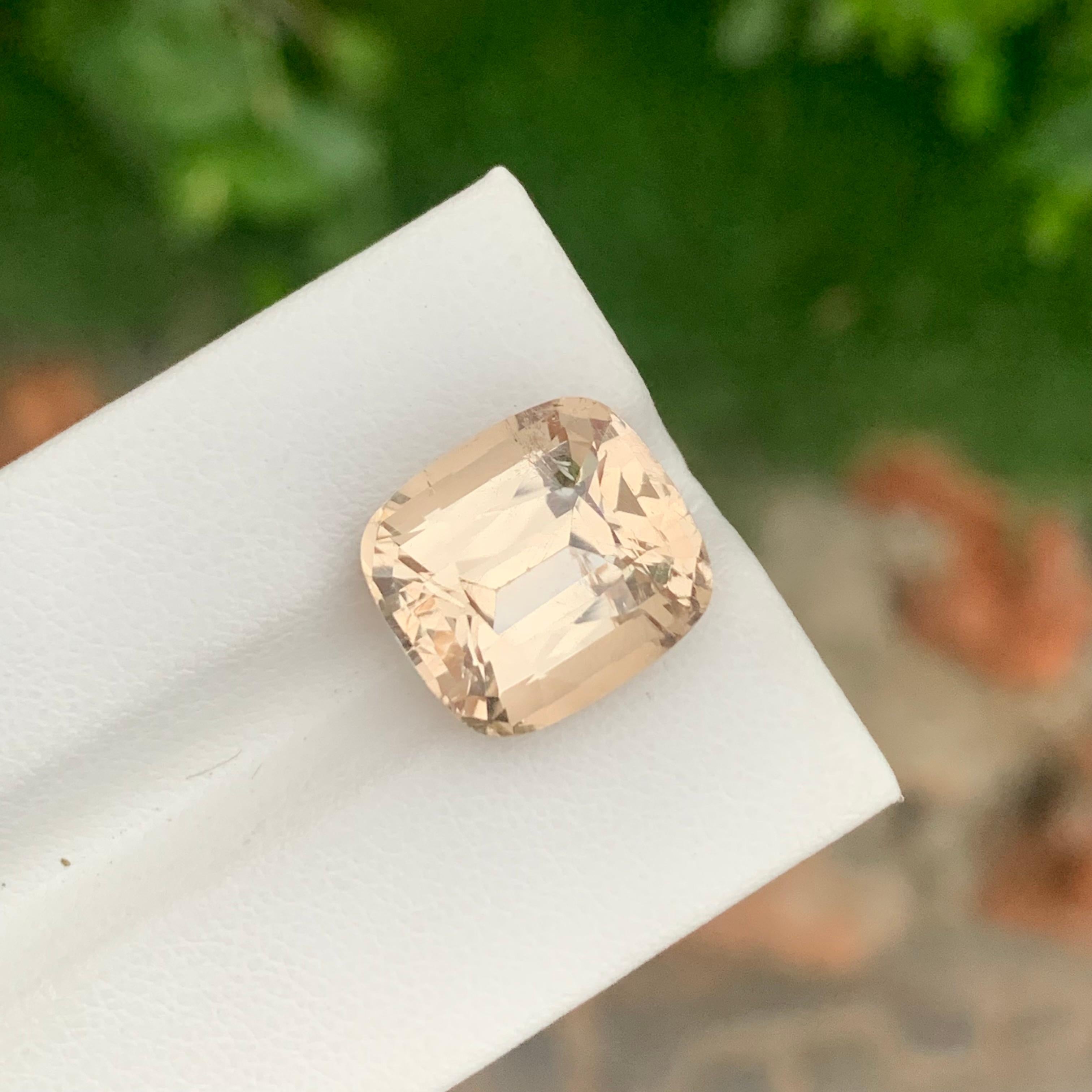 13.90 Carat Natural Loose Imperial Topaz Cushion Shape Gem From Pakistan Mine In New Condition For Sale In Peshawar, PK