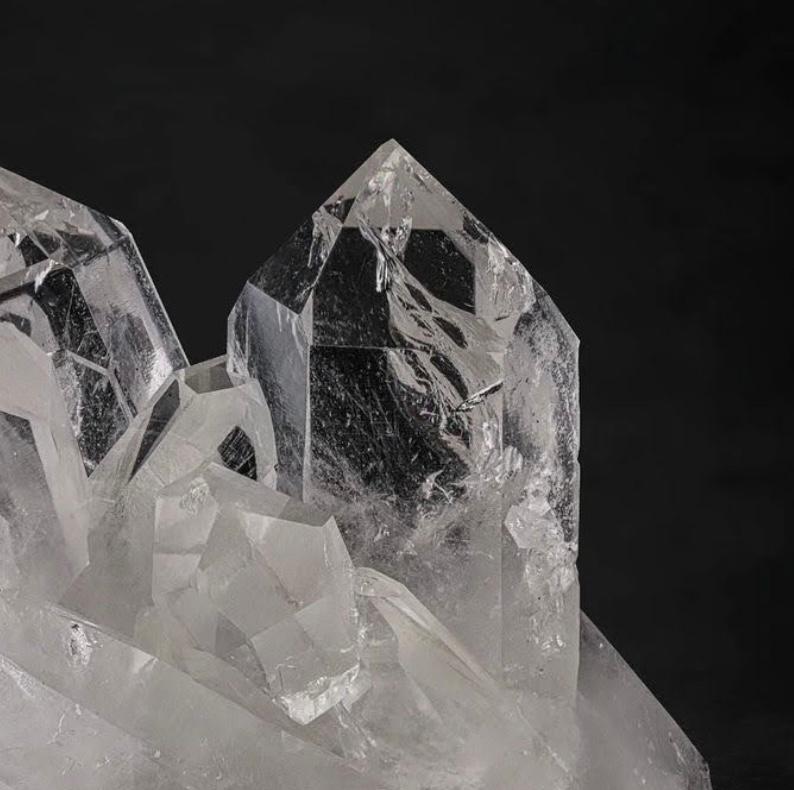 1390 Grams Robust Clear Quartz Cluster With Excellent Transparency From Pakistan In Good Condition For Sale In Peshawar, PK