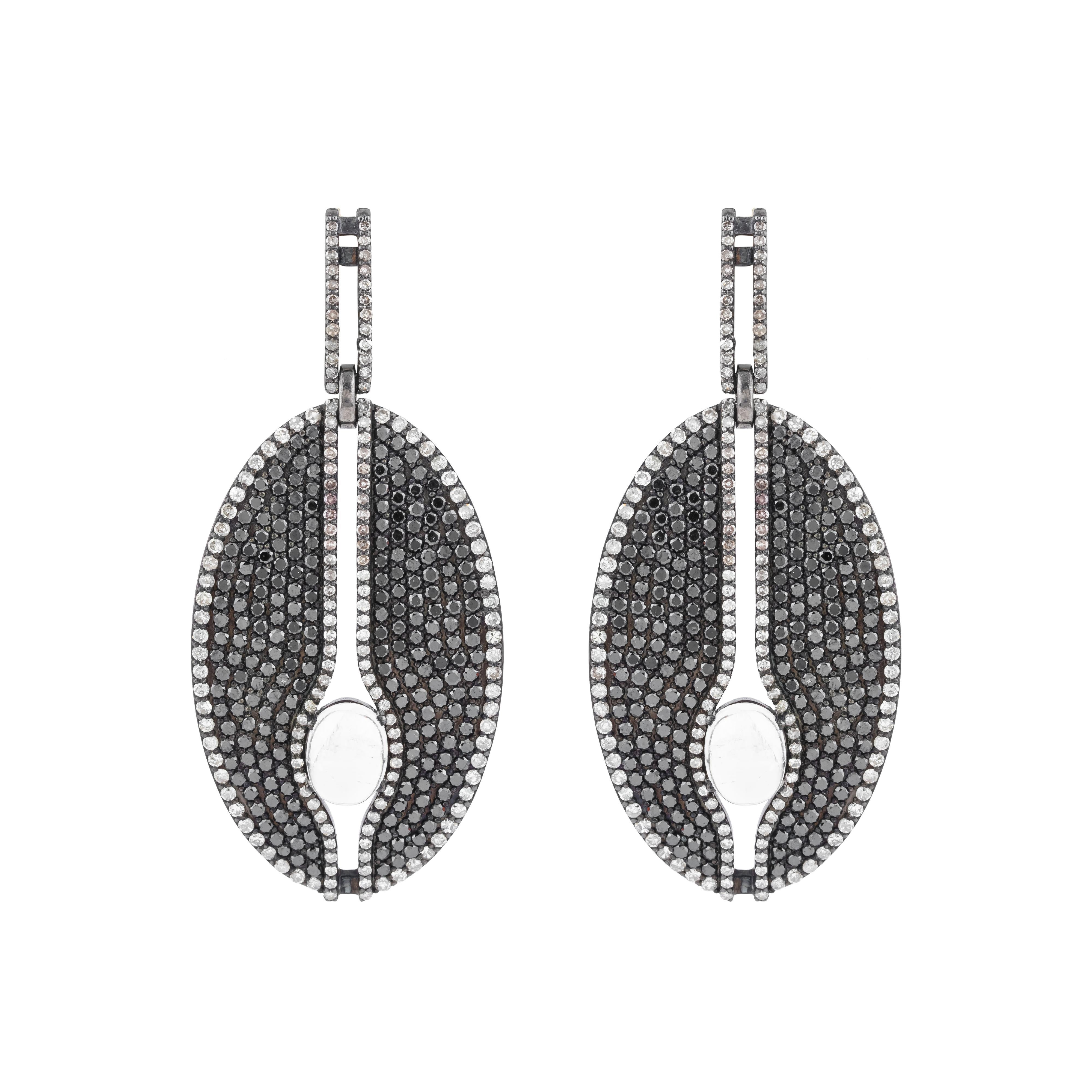 Orecchini a goccia con diamante da 13,91 carati, diamante nero e pietra di luna In condizioni Nuovo in vendita a Jaipur, IN