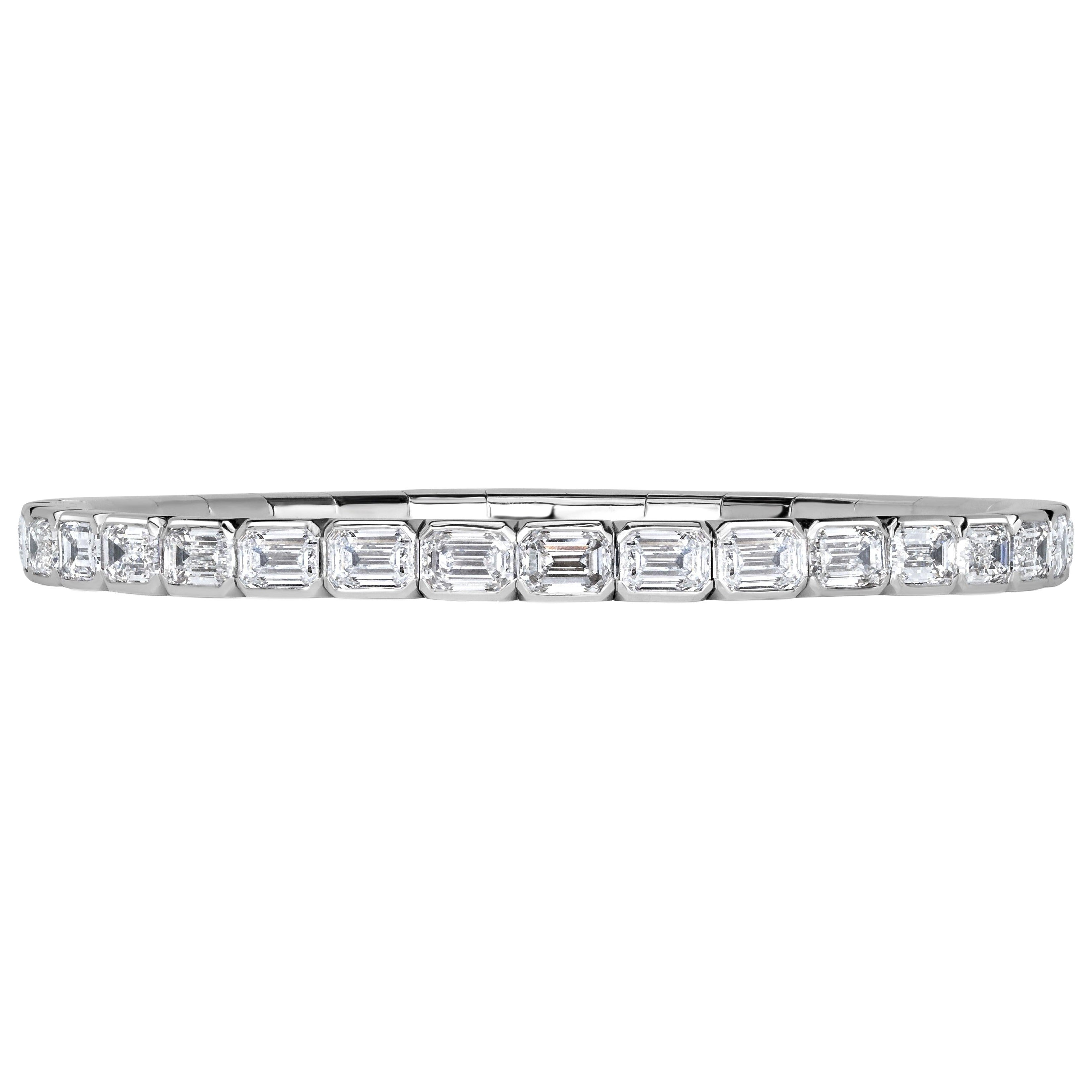13.92ct Emerald Cut Diamond Stretch Tennis Bracelet in 18K White Gold im Angebot