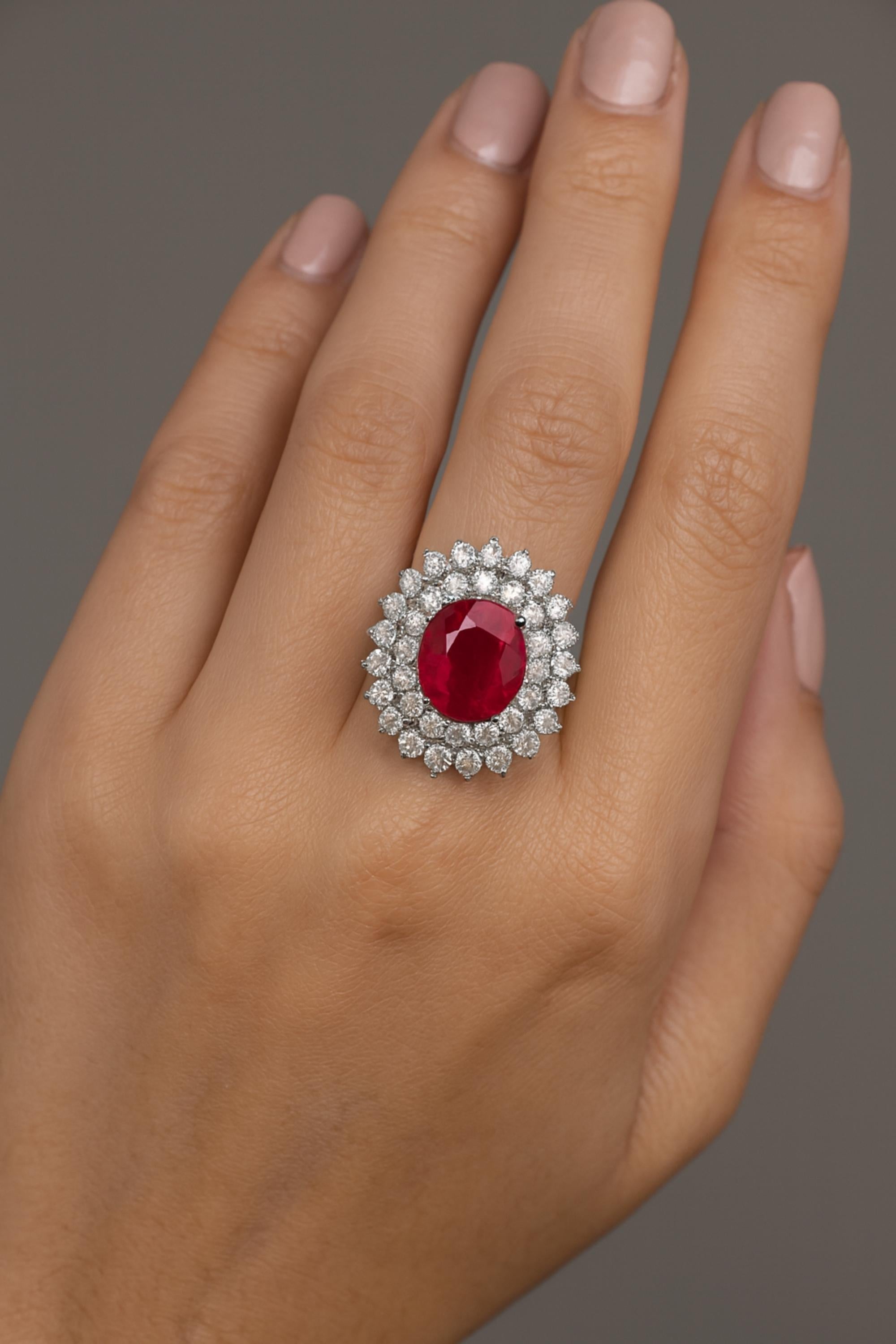 En venta: 13.93TCW Rubí Natural Diamante Halo Cóctel Anillo de Compromiso 18k Oro Blanco  2