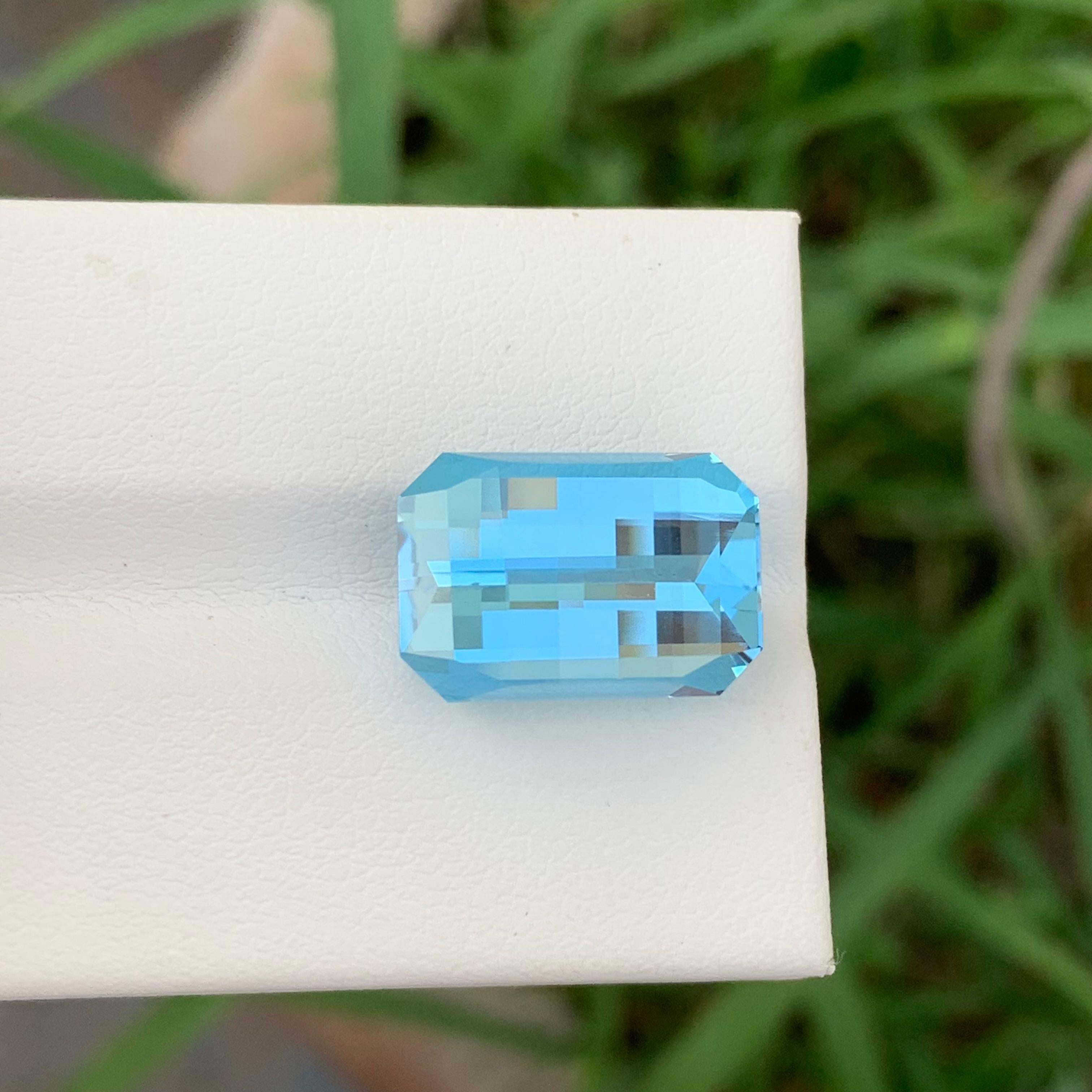 Arts and Crafts 13.95 Carat Glamorous Blue Topaz Pixel Cut Gem For Necklace For Sale