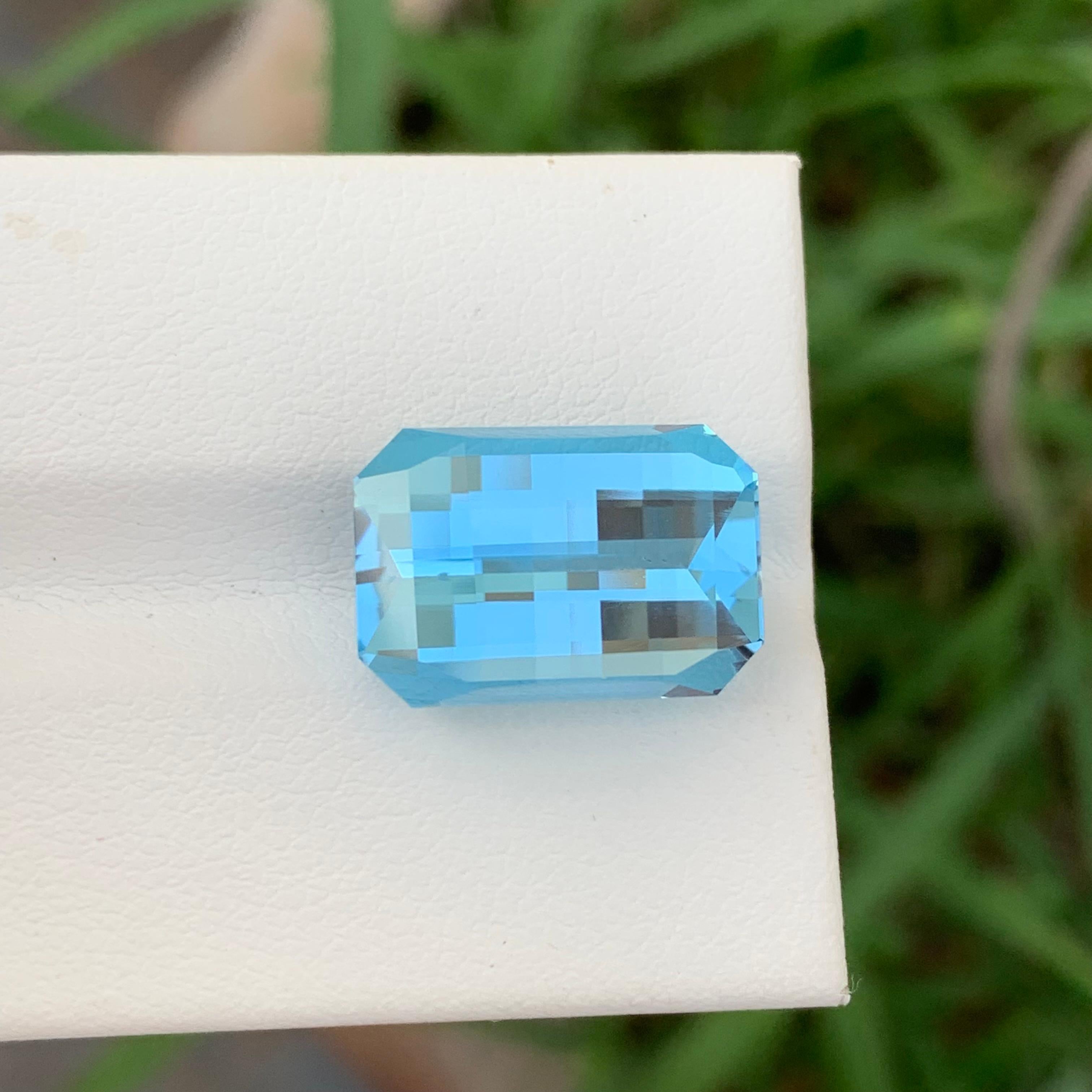 Emerald Cut 13.95 Carat Glamorous Blue Topaz Pixel Cut Gem For Necklace For Sale