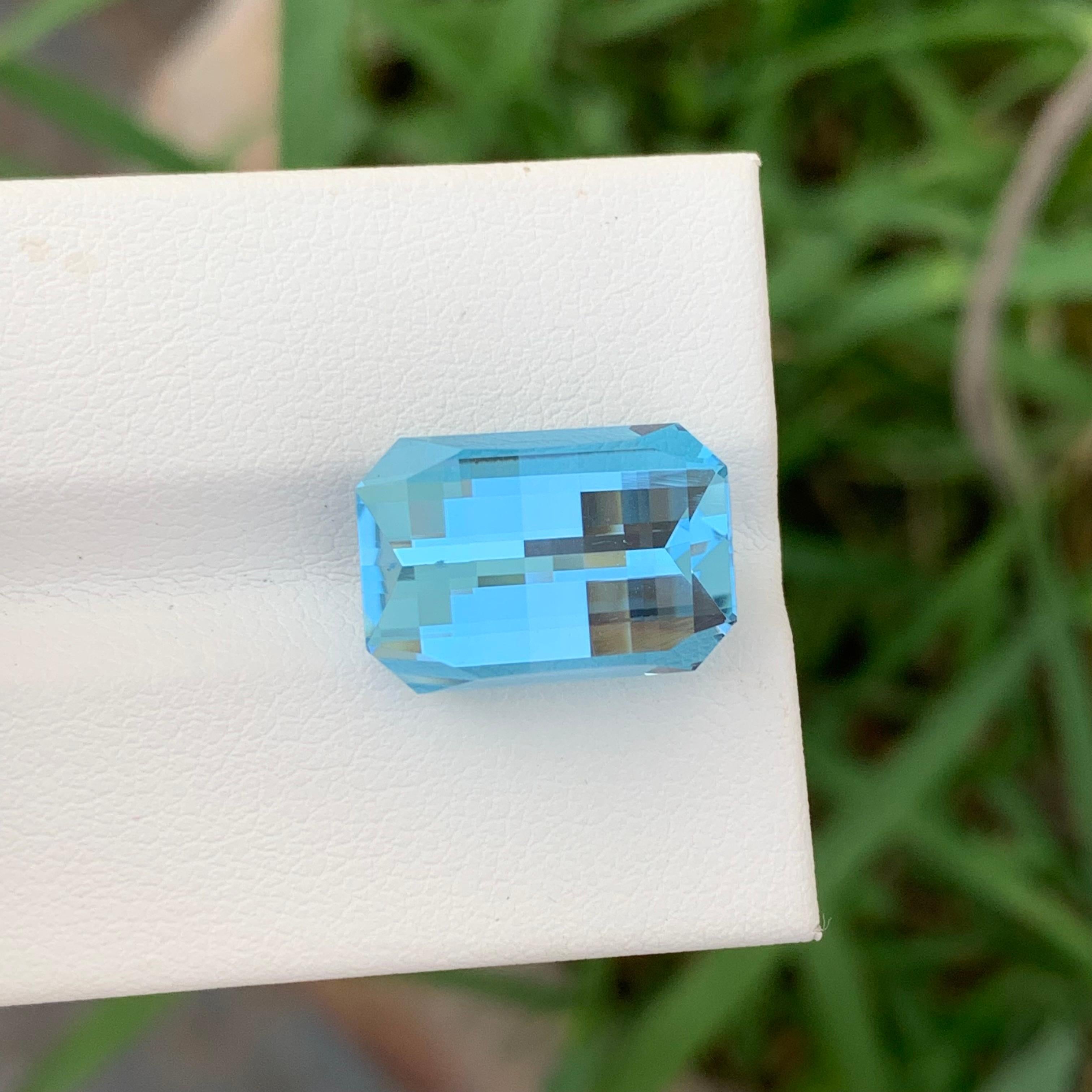 13.95 Carat Glamorous Blue Topaz Pixel Cut Gem For Necklace For Sale 2