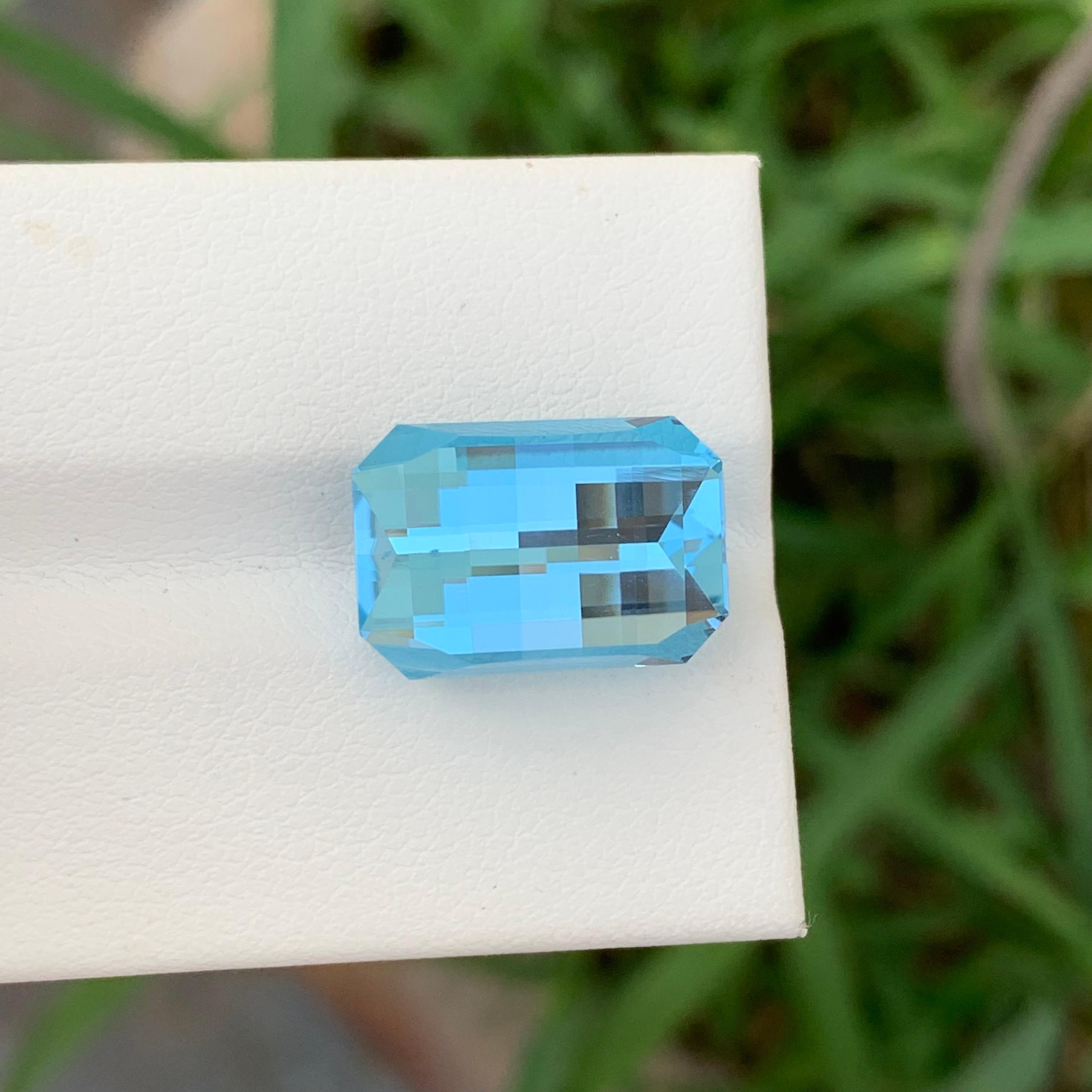 13.95 Carat Glamorous Blue Topaz Pixel Cut Gem For Necklace For Sale 3