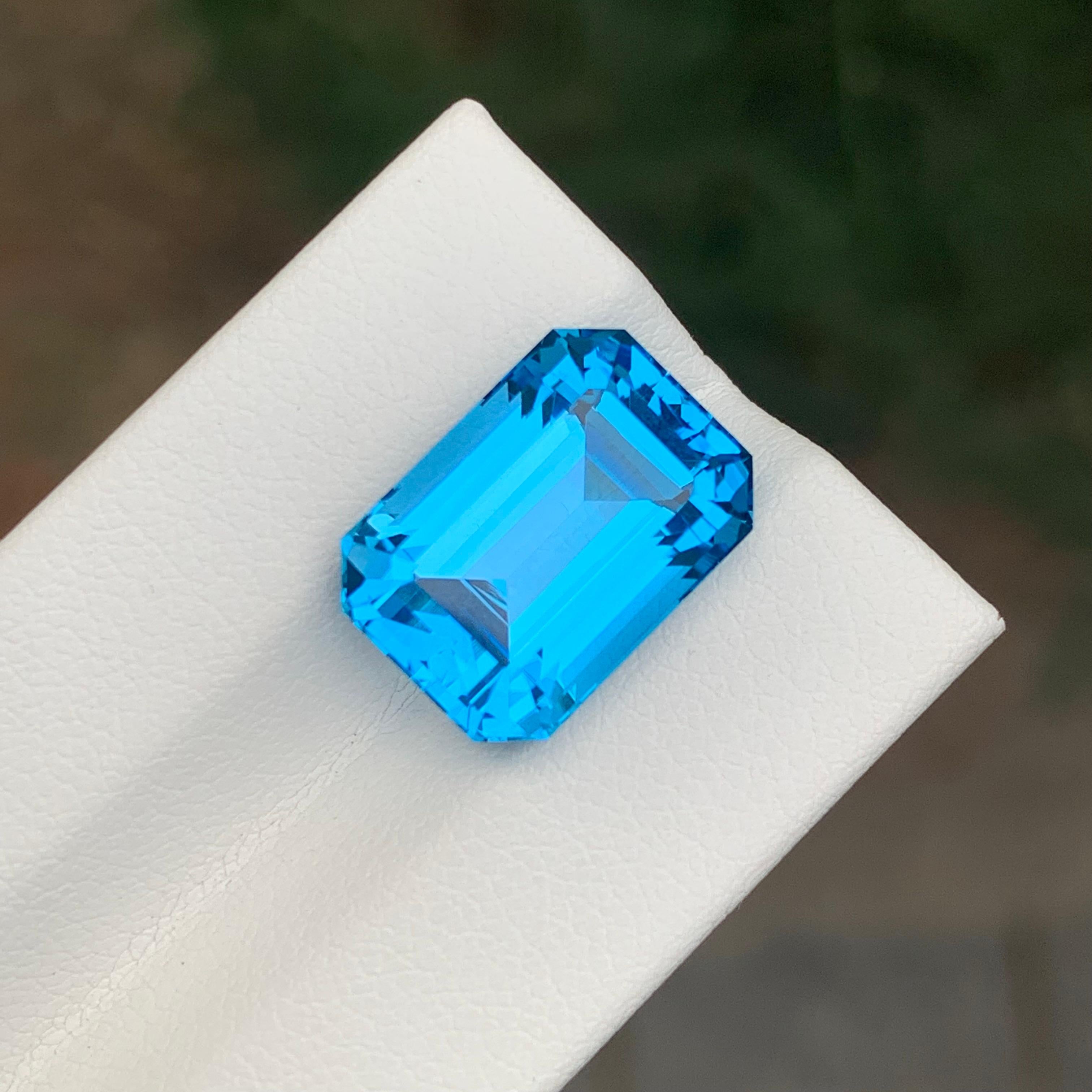 13.95 Carat Stunning Loose Swiss Blue Topaz Emerald Shape Gemstone In New Condition For Sale In Peshawar, PK