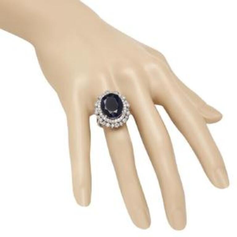 13.90 Carat Exquisite Natural Blue Sapphire and Diamond 14 Karat Solid Gold In New Condition For Sale In Los Angeles, CA