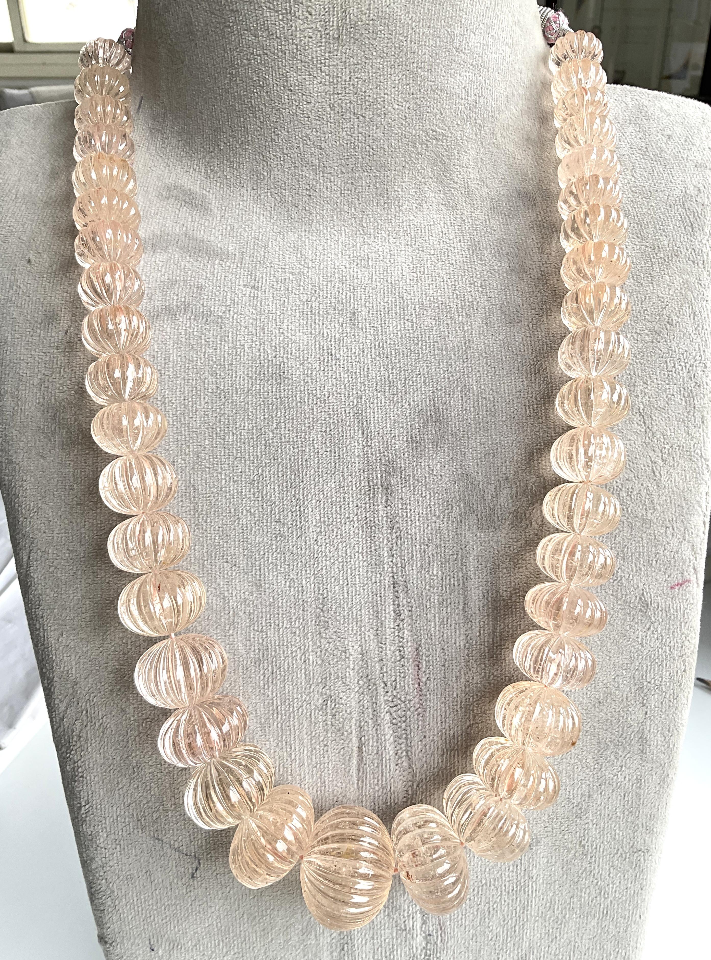 Morganit geschnitzt Melone Perlen Halskette Top Qualität natürlichen Edelstein
Edelstein - Morganit
Gewicht - 1395,25 Karat
Größe - 15x28 mm
Menge - 1 Strang