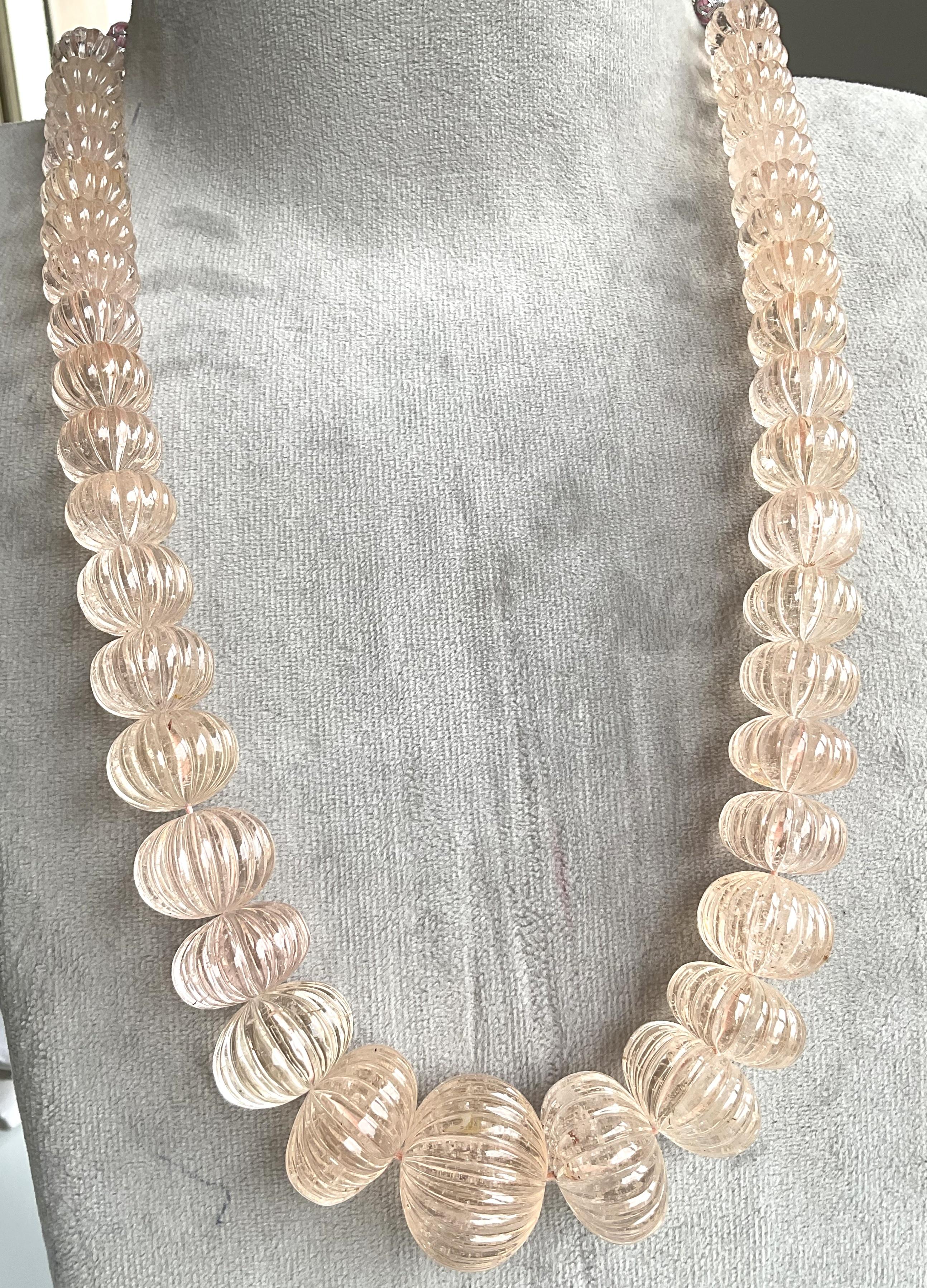 1395,25 Karat Morganit geriffelte Melonenperlen Halskette Top Qualität natürliche Edelsteine (Perle) im Angebot