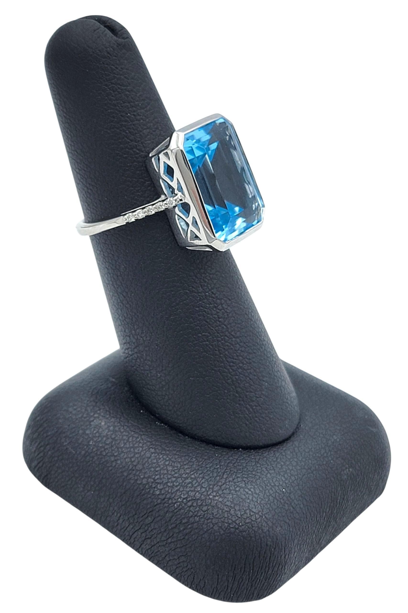 13,97 Karat Blauer Topas im Smaragdschliff mit Diamanten in 18 Karat Weißgold im Angebot 5