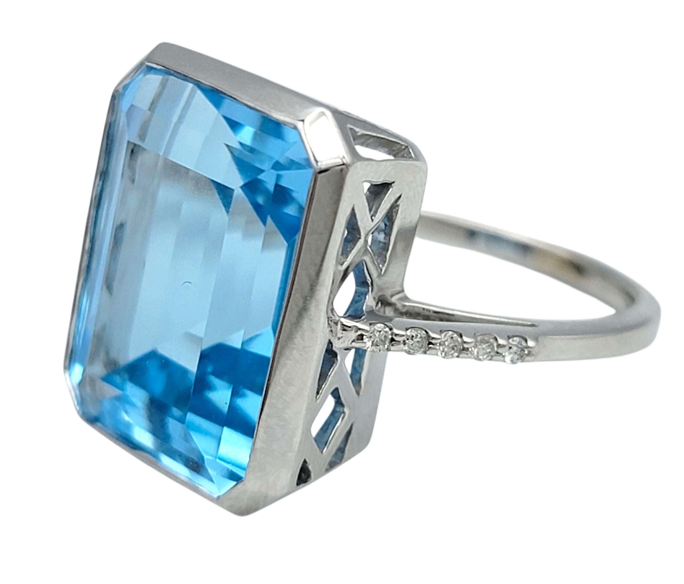 13,97 Karat Blauer Topas im Smaragdschliff mit Diamanten in 18 Karat Weißgold (Zeitgenössisch) im Angebot