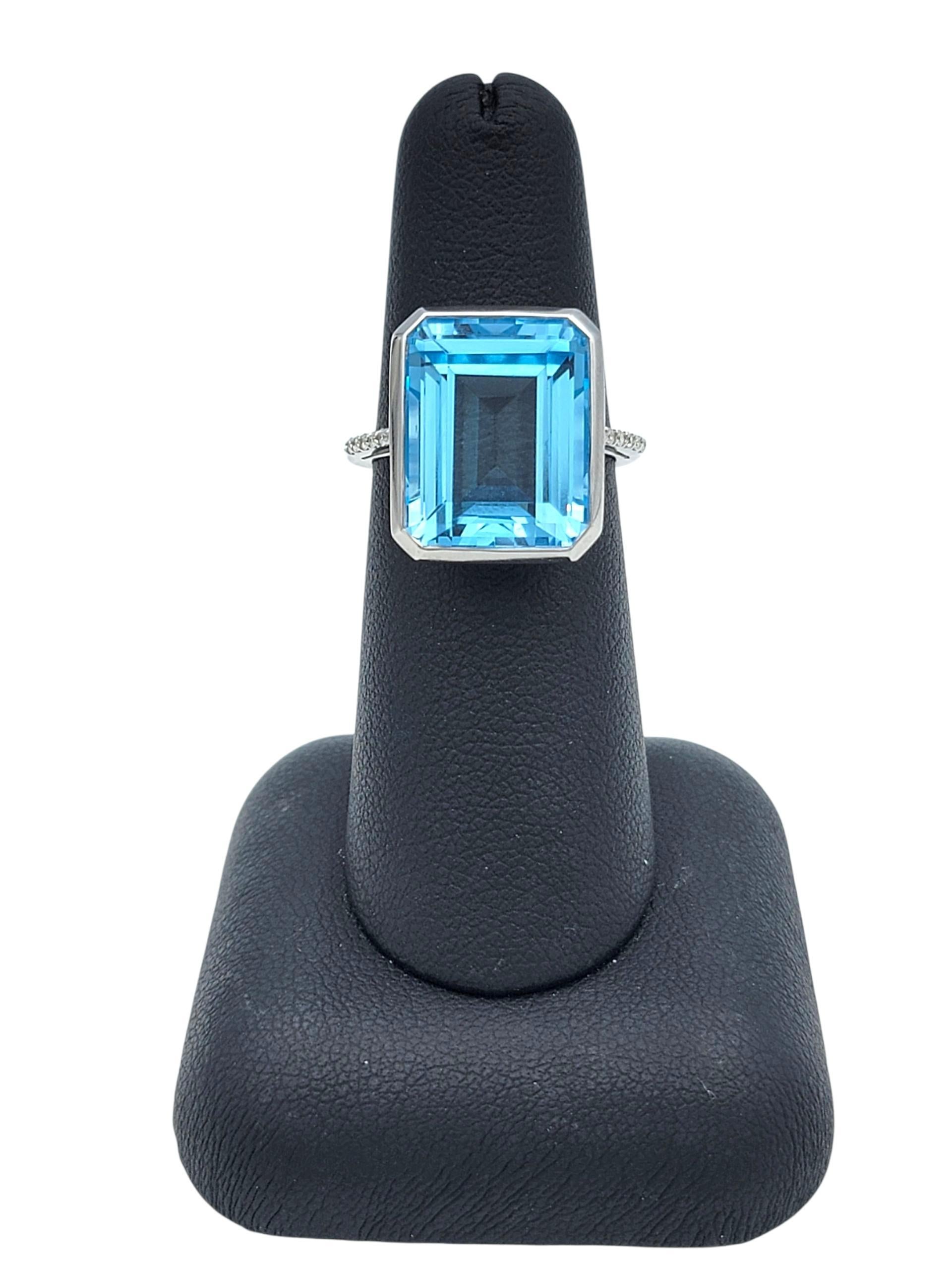 13,97 Karat Blauer Topas im Smaragdschliff mit Diamanten in 18 Karat Weißgold im Angebot 4