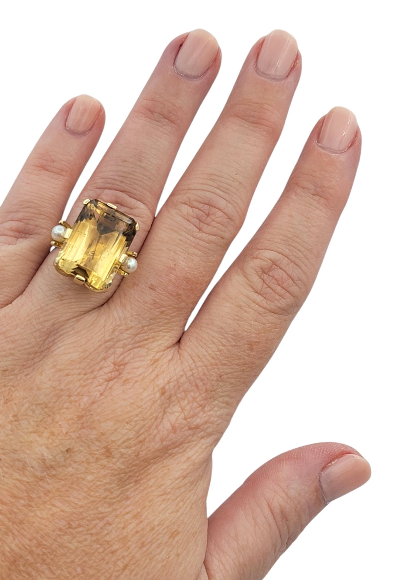 Bague cocktail en or jaune 14 carats avec perles et citrine taille émeraude de 13,97 carats Pour femmes en vente