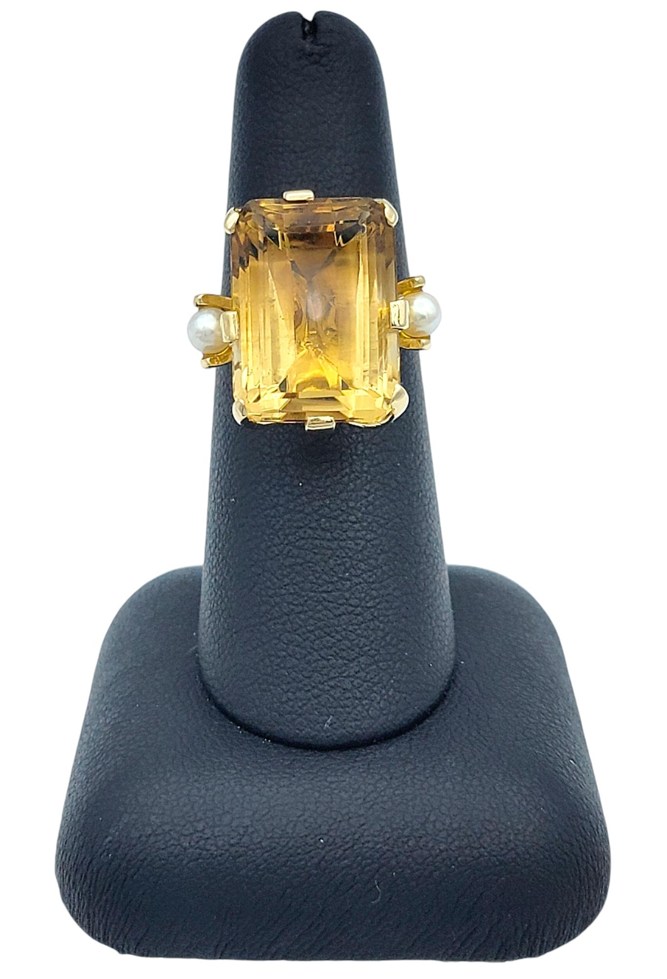 Bague cocktail en or jaune 14 carats avec perles et citrine taille émeraude de 13,97 carats en vente 2