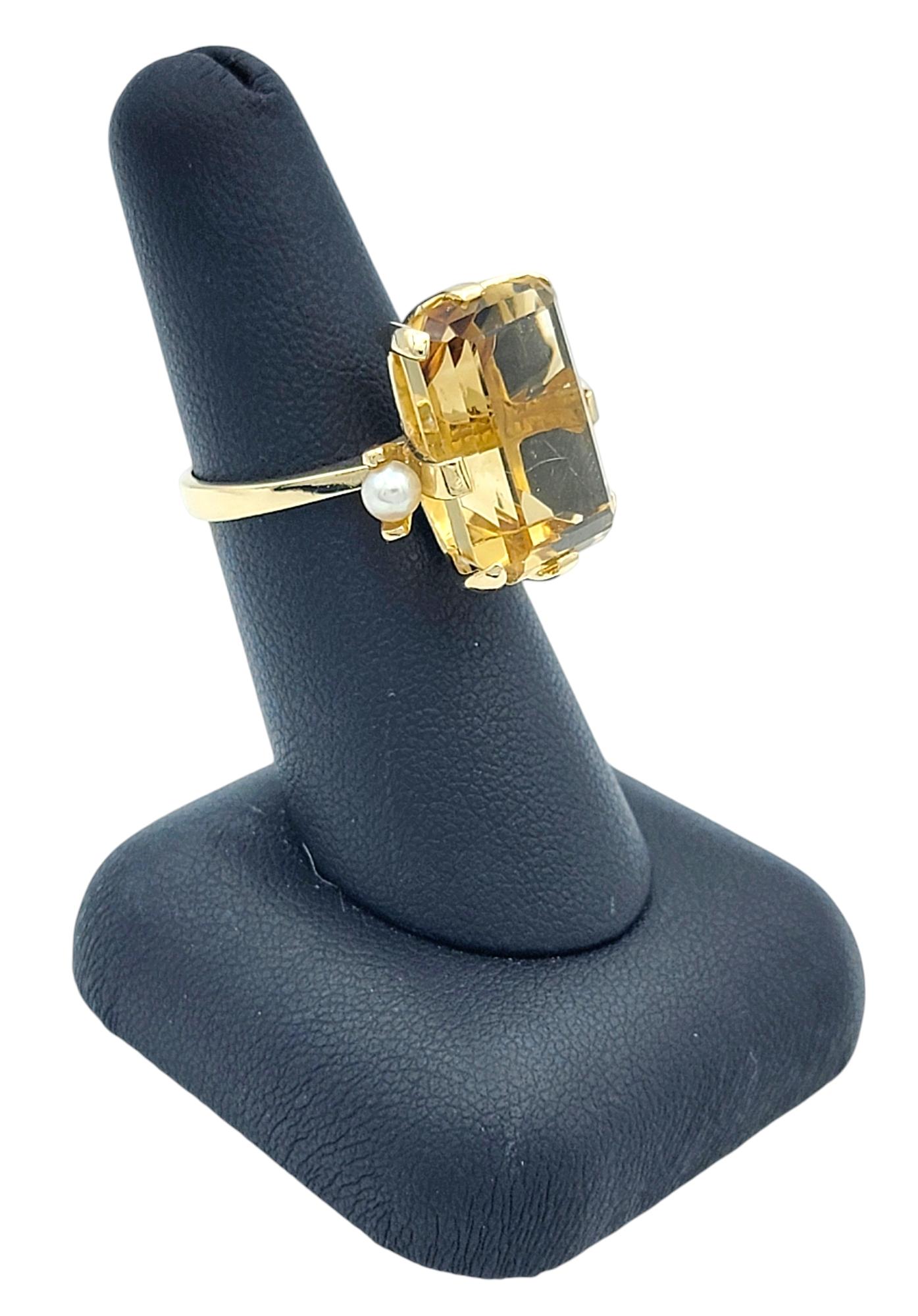 Bague cocktail en or jaune 14 carats avec perles et citrine taille émeraude de 13,97 carats en vente 3