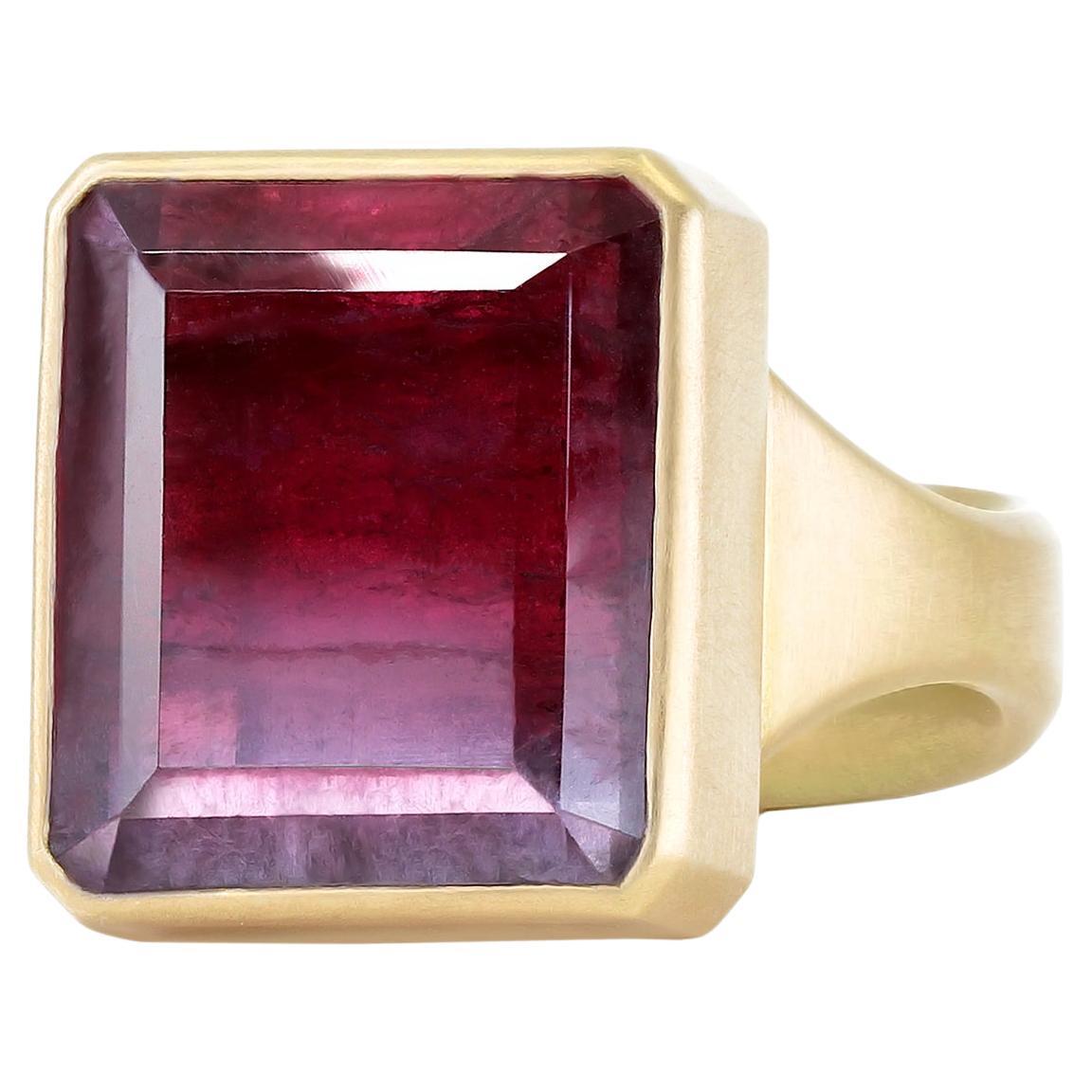 13.98 Carat Bi-Color Lilac Red Tourmaline Yellow Gold Ring, Lola Brooks 2022 For Sale