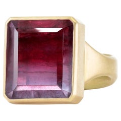 13.98 Carat Bi-Color Lilac Red Tourmaline Yellow Gold Ring, Lola Brooks 2022