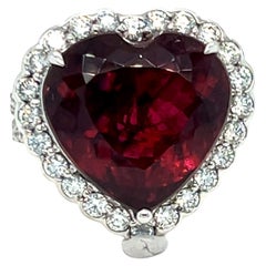 Bague cocktail 13,98 carats Rubellite Tourmaline diamantée taillée en cœur