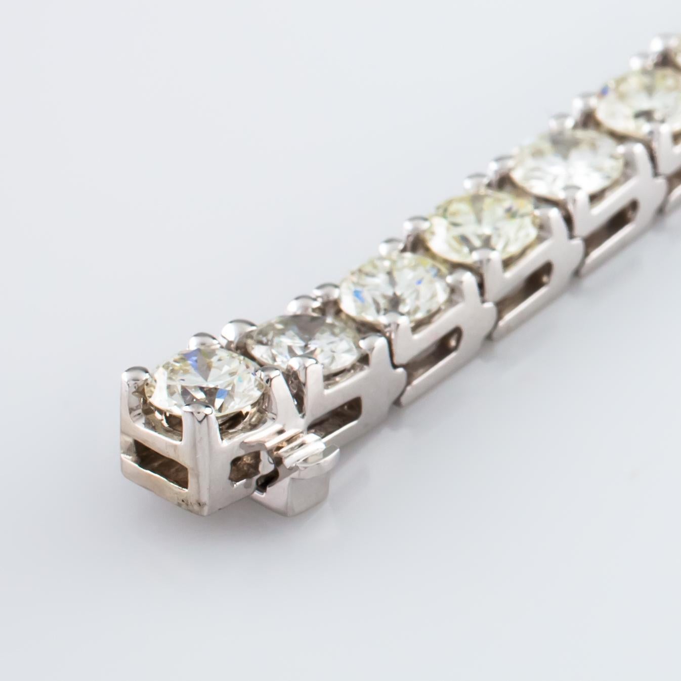 Bracelet tennis en or blanc avec diamants brillants ronds de 13,98 carats Pour femmes en vente