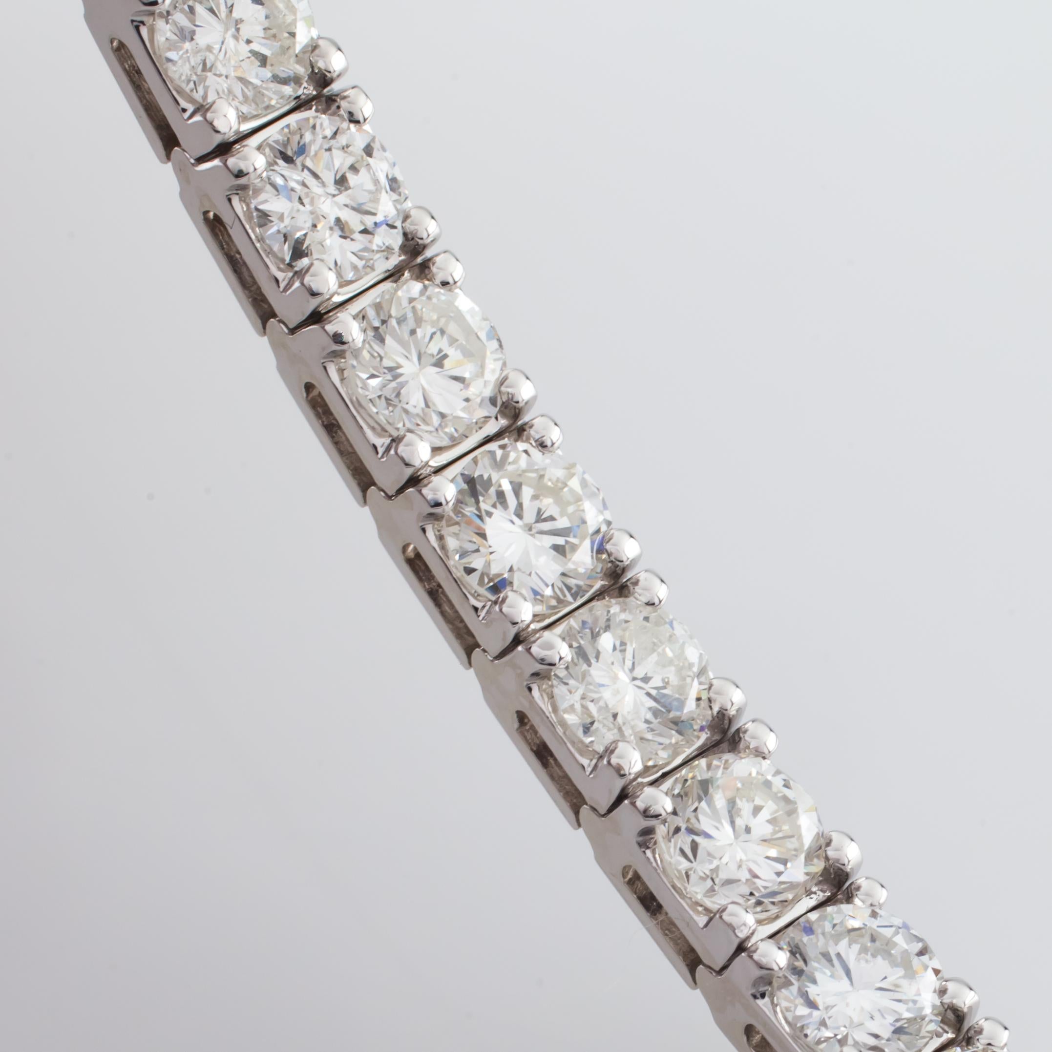 13.98 Carat White Gold Round Brilliant Diamond Tennis Bracelet For Sale 1