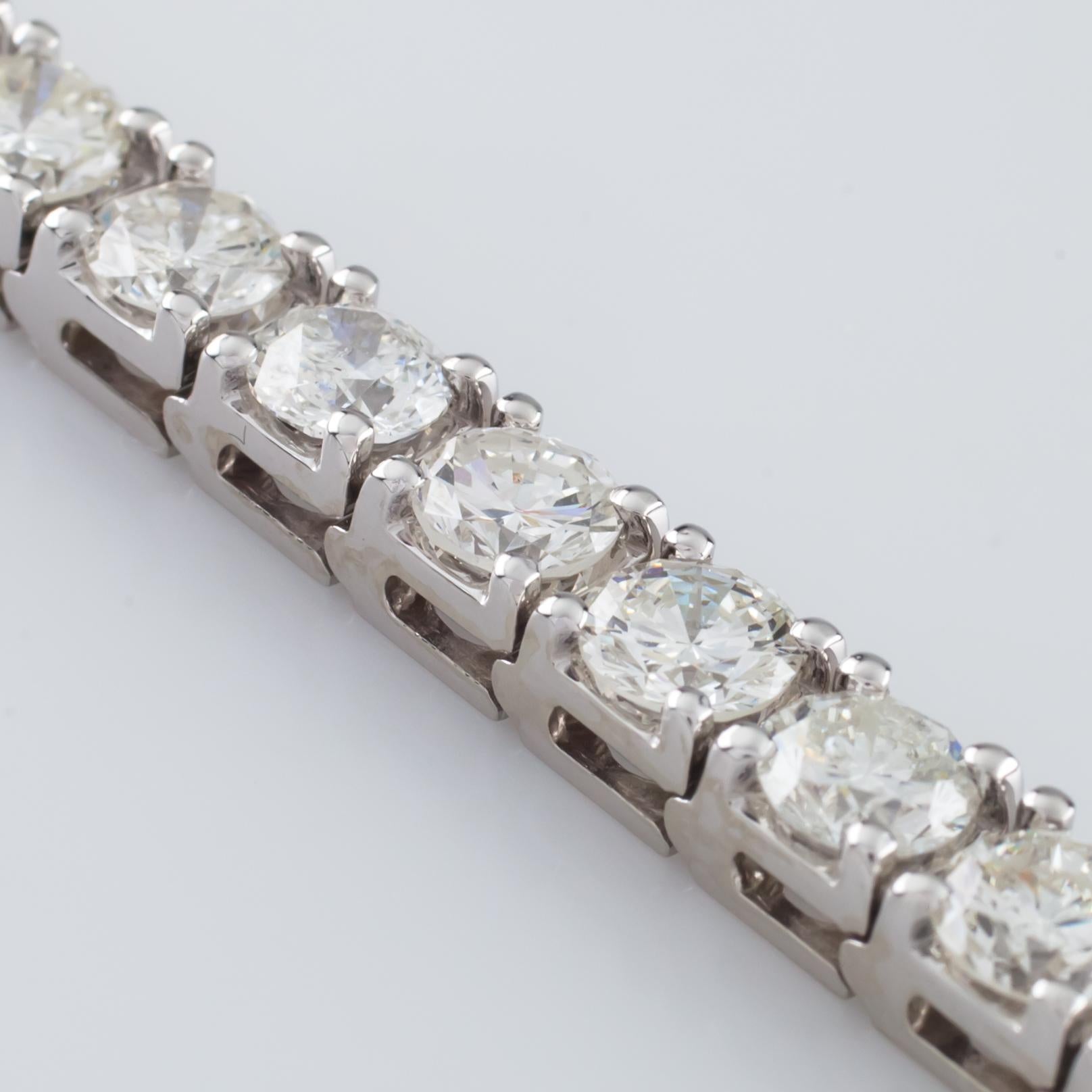 13.98 Carat White Gold Round Brilliant Diamond Tennis Bracelet For Sale 2