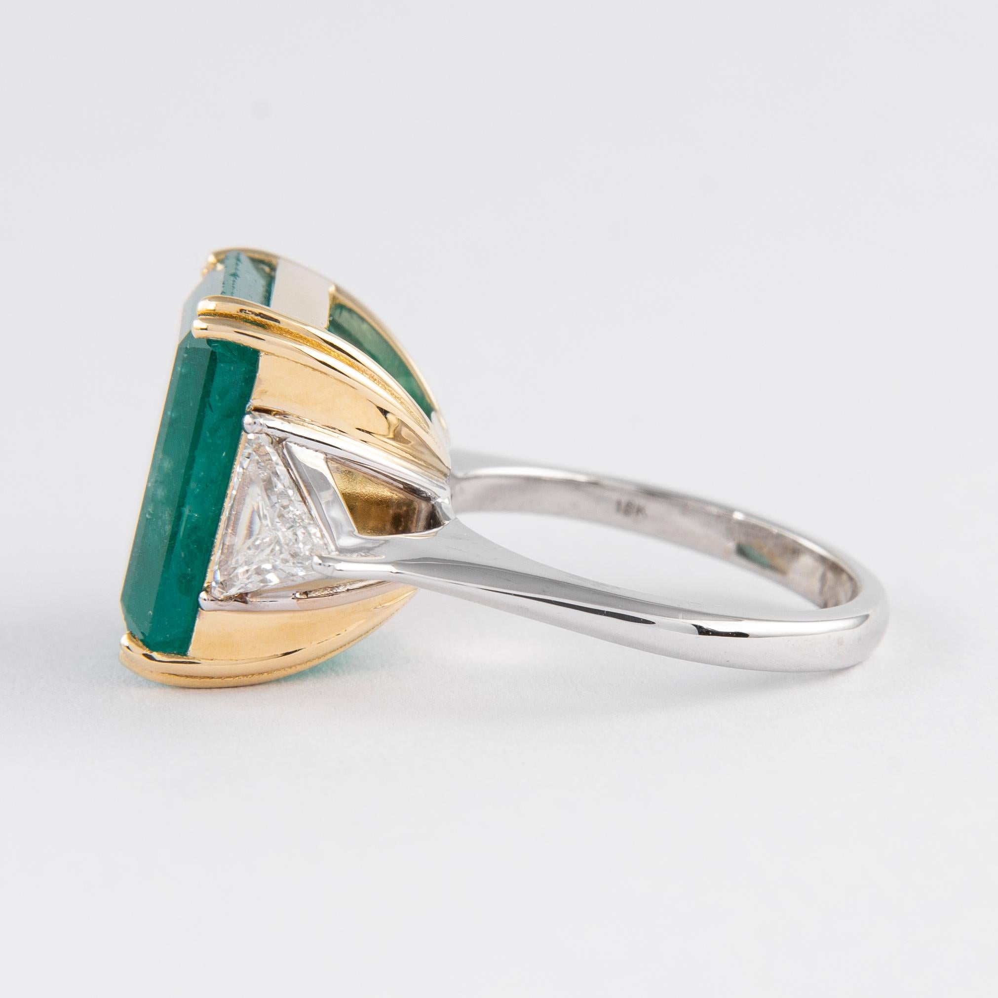 Contemporary Alexander GIA 13.98ct Colombian Emerald with Diamond 3-Stone Ring 18k Gold For Sale