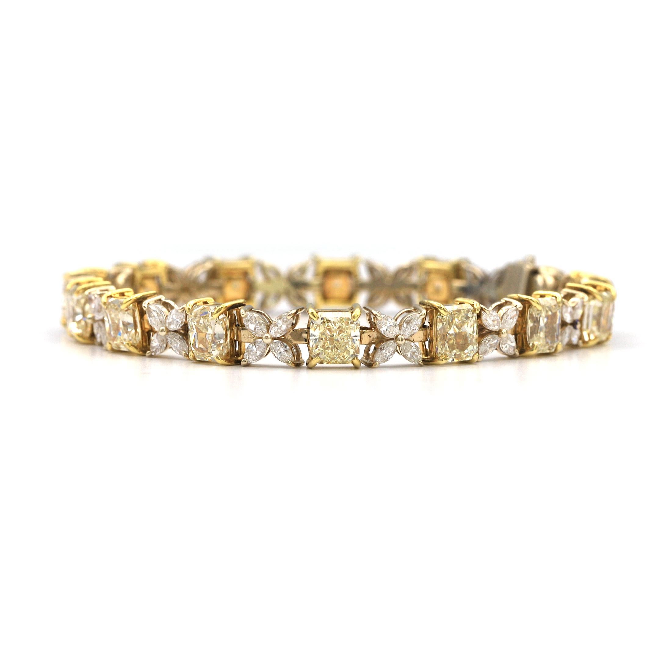 Contemporary 13.99 Carat Radiant Fancy Yellow and White Diamonds Bracelet in 18 Karat For Sale