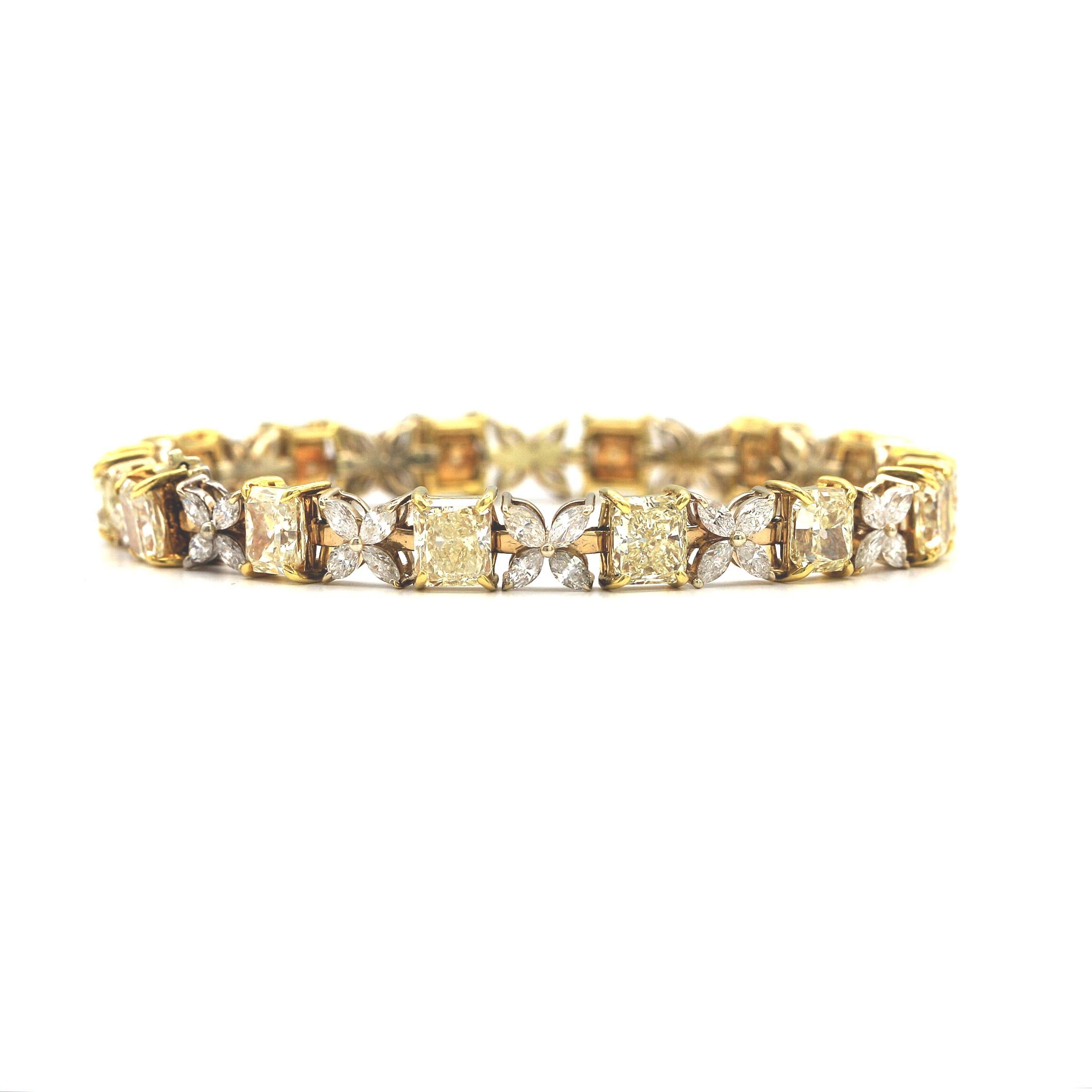 13.99 Carat Radiant Fancy Yellow and White Diamonds Bracelet in 18 Karat In New Condition For Sale In Los Angeles, CA