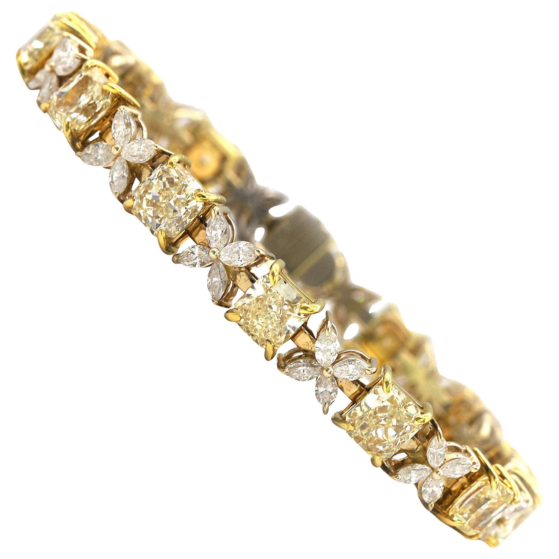 13.99 Carat Radiant Fancy Yellow and White Diamonds Bracelet in 18 Karat For Sale