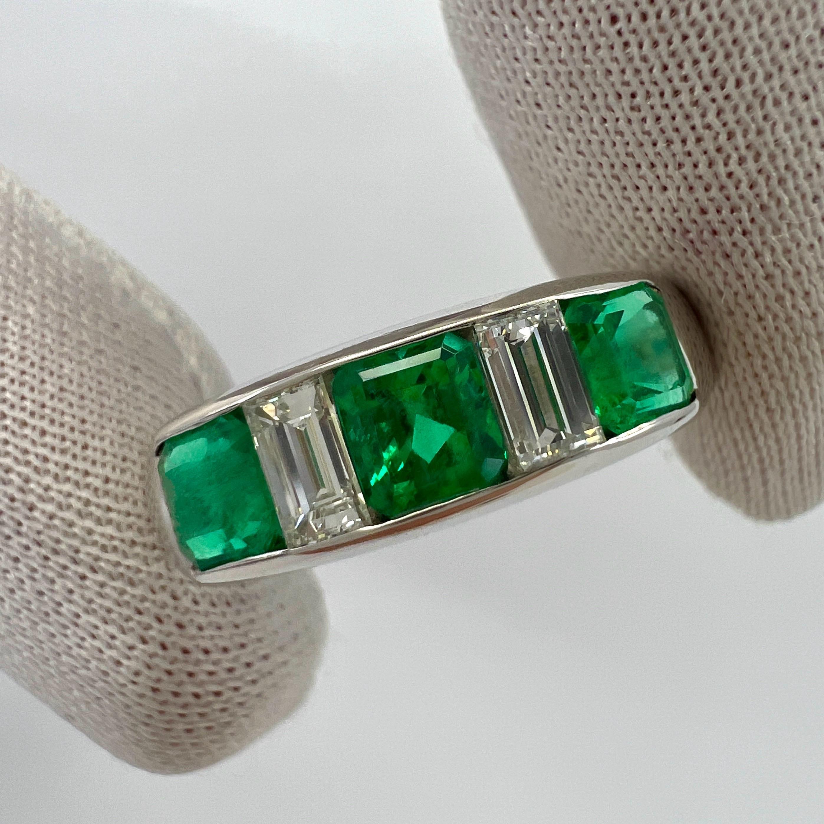 1.39ct Fine Green Colombian Emerald and Diamond Platinum Five Stone Band Ring (bague à cinq pierres en platine) Unisexe en vente