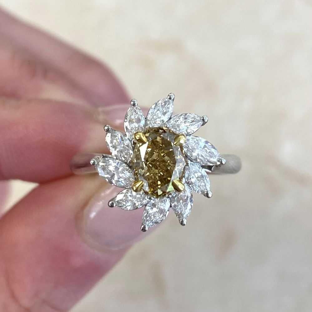 1.39 Karat Ovalschliff Fancy Diamant-Cluster-Ring, Diamant-Halo, 18 Karat Weißgold  im Angebot 6