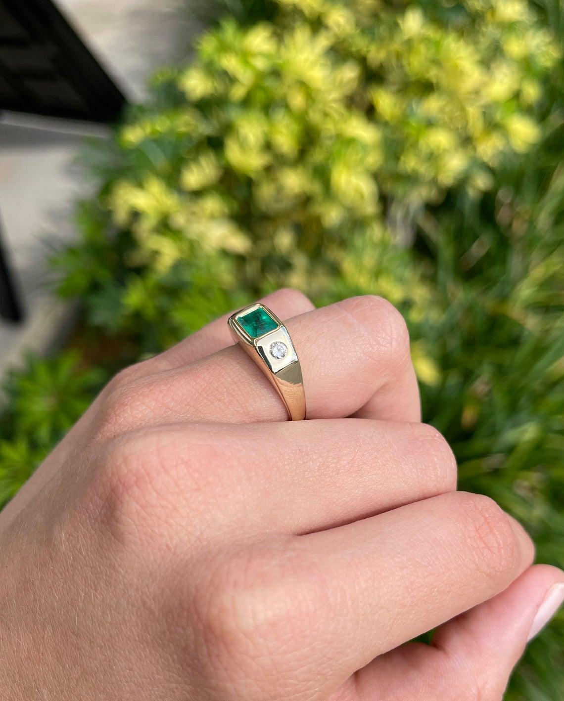 1.39tcw 14K Three Stone Colombian Emerald Cut & Round Diamond Gypsy Ring In New Condition In Jupiter, FL